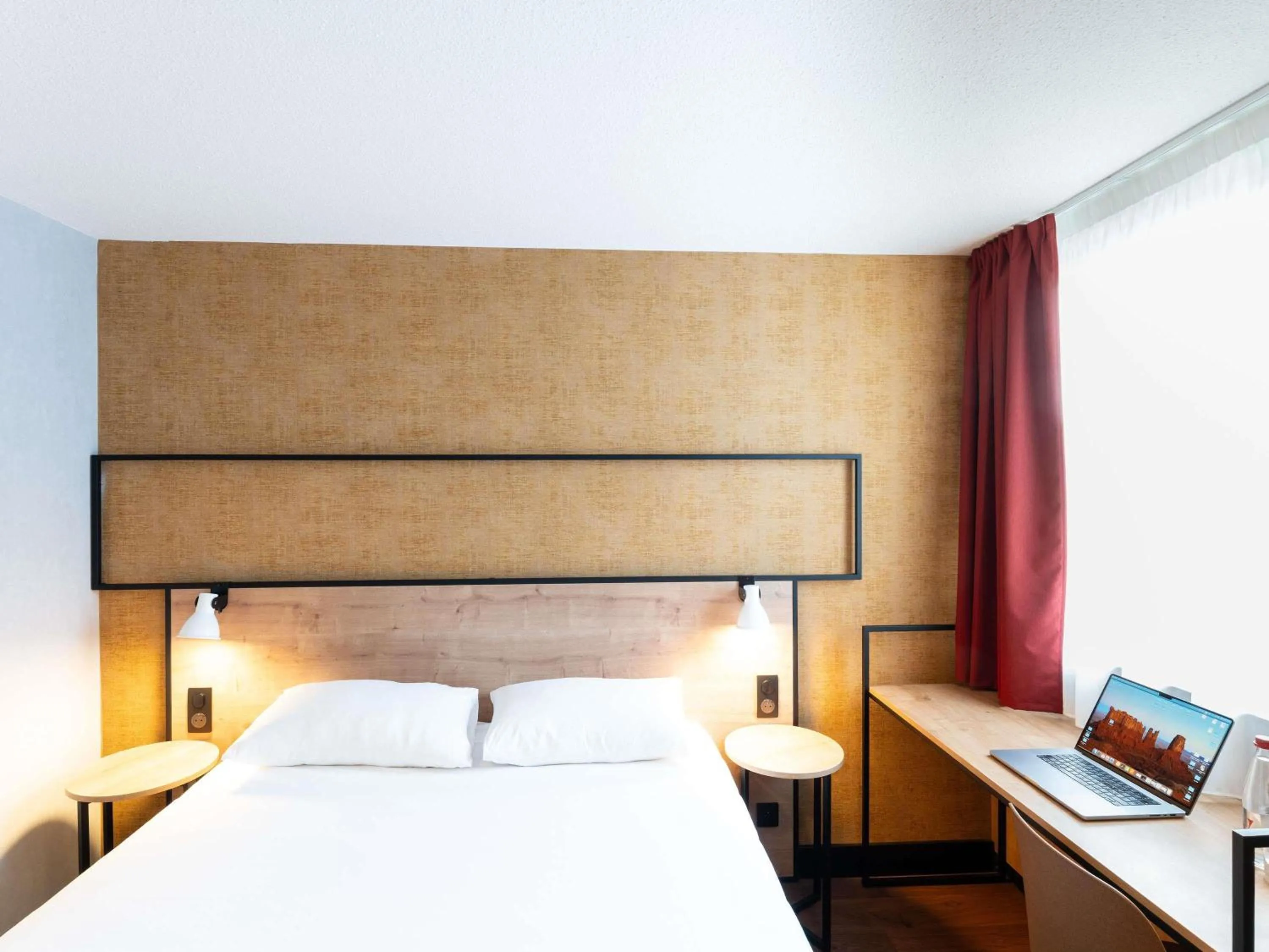 Bedroom, Bed in Ibis Orleans La Chapelle Saint Mesmin