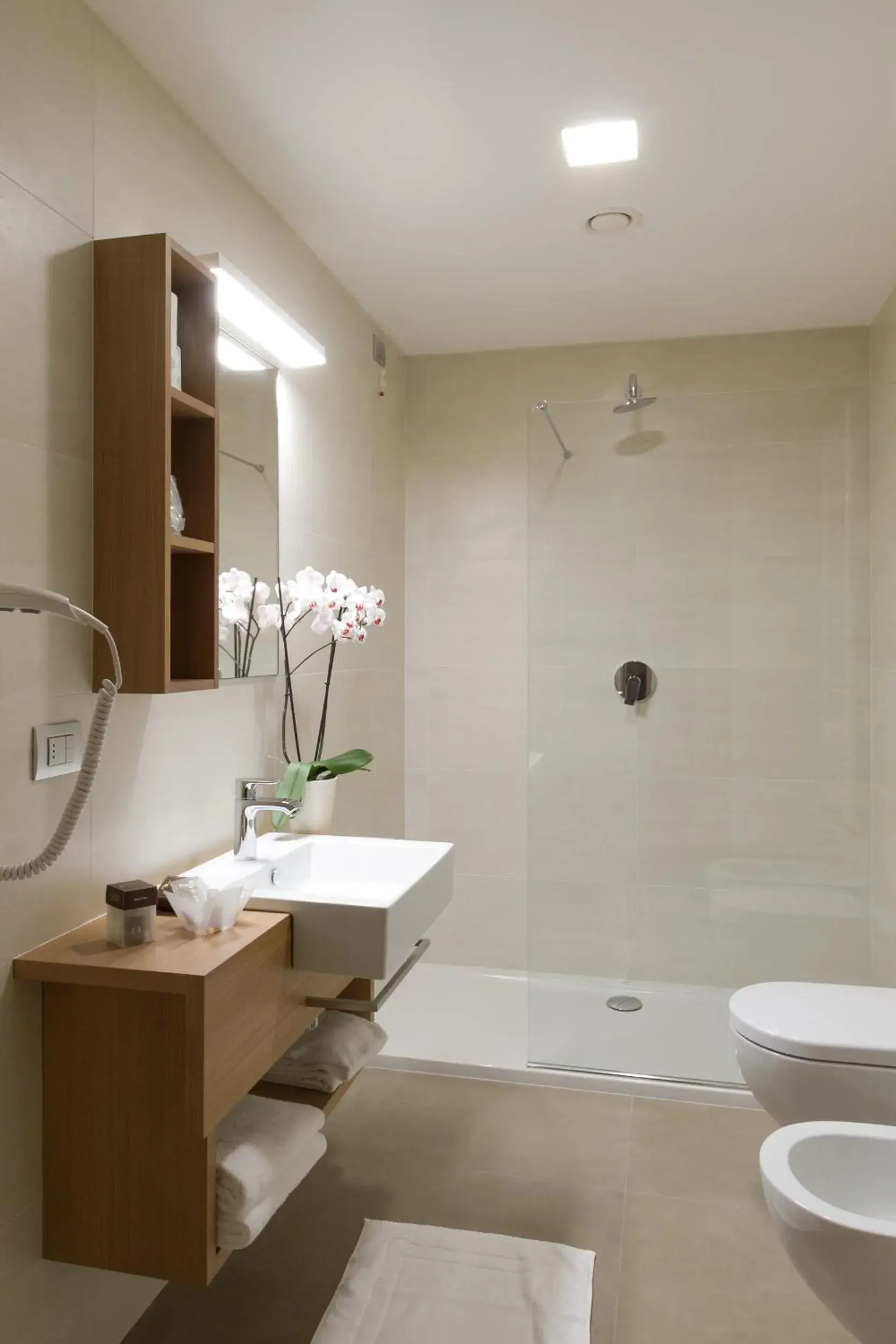 One-Bedroom Queen Suite - Disability Access in Albergo Al Tarcentino One-Bedroom Queen Suite - Disability Access in Albergo Al Tarcentino