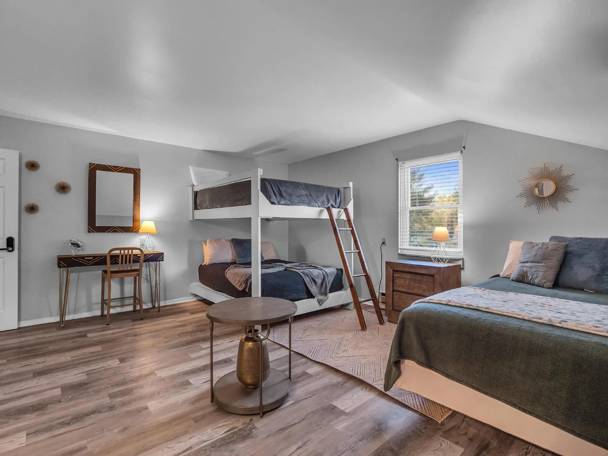 Seating area, Bed in Timberline Lodge