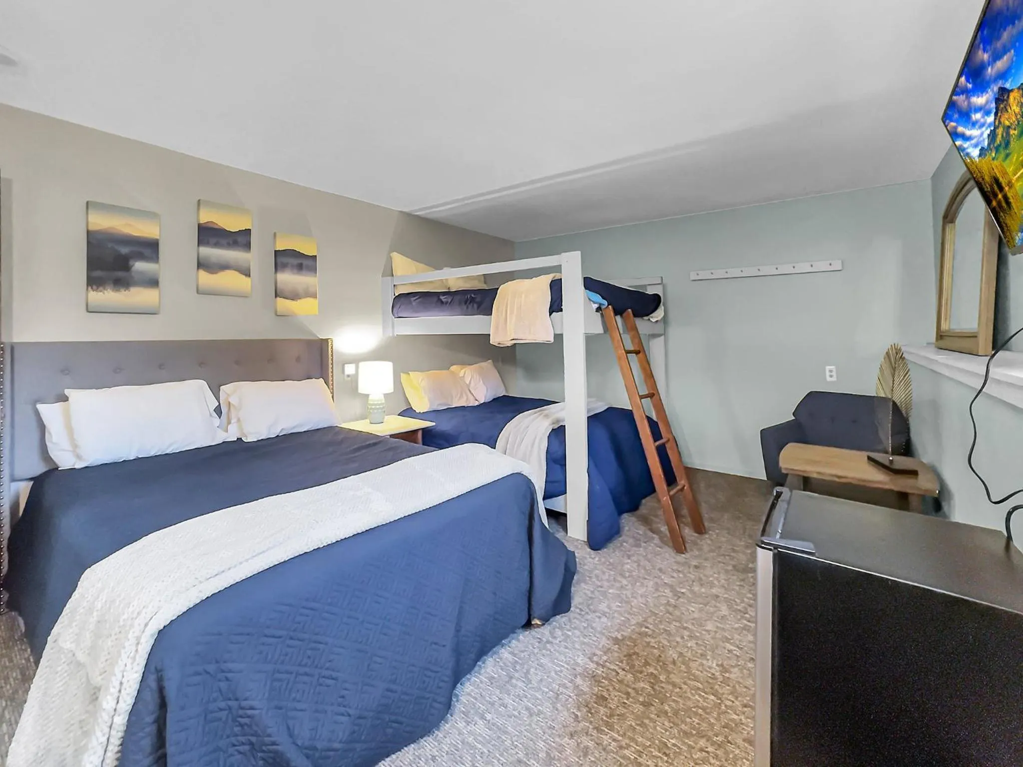 TV and multimedia, Bed in Timberline Lodge