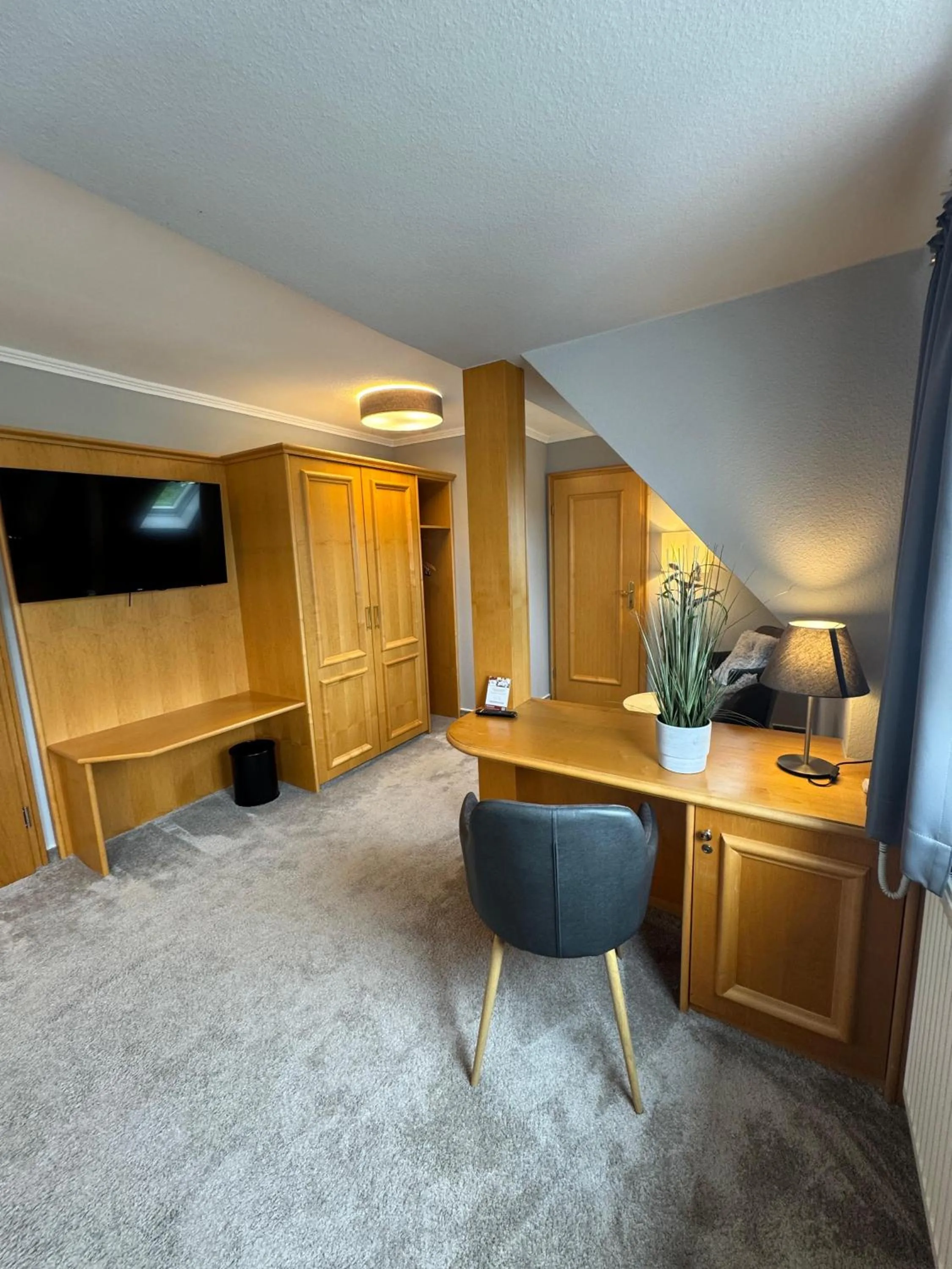 Photo of the whole room in Engemann Kurve