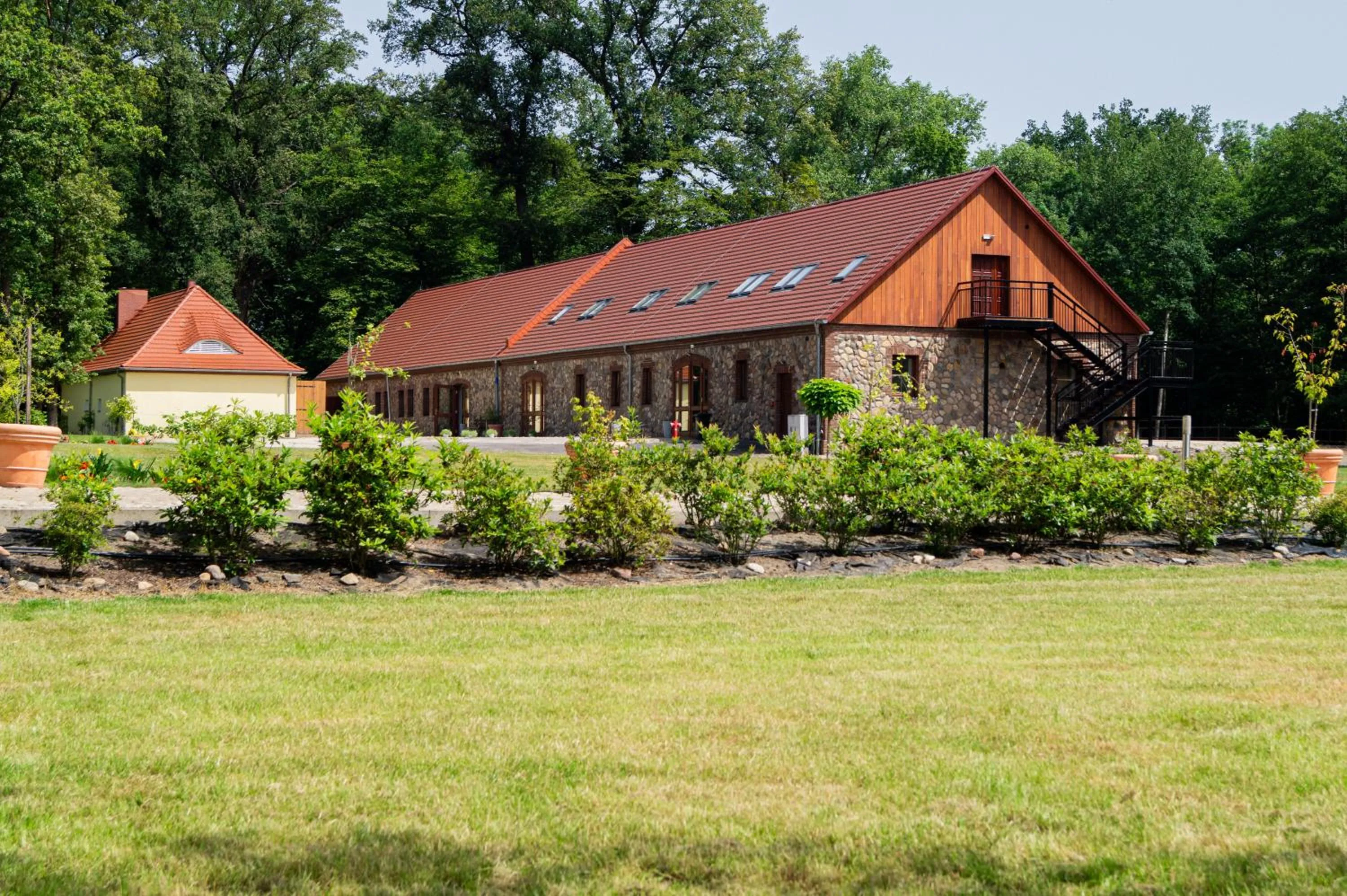 Property building in Pałac Bogaczów - noclegi - restauracja - przyjęcia