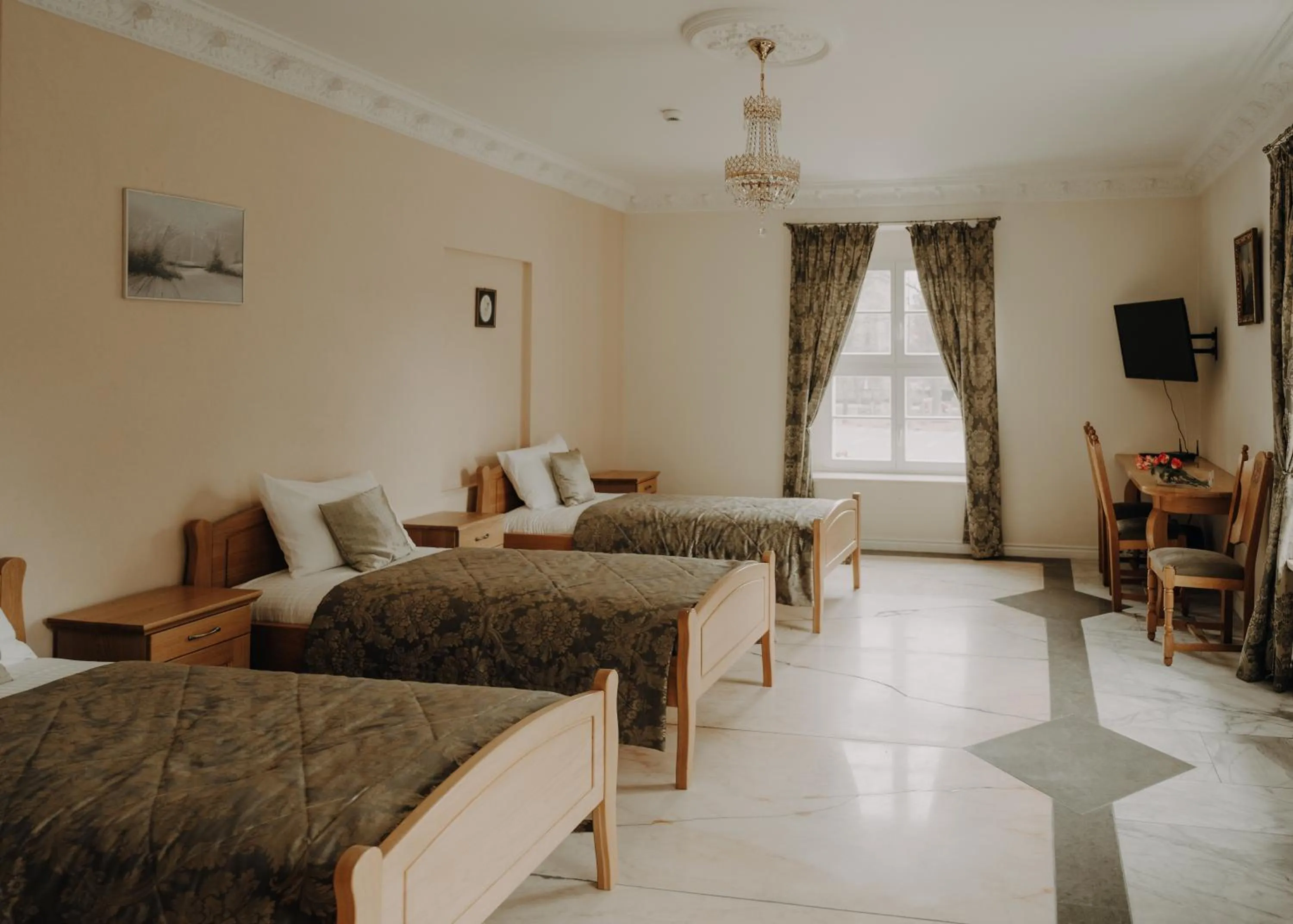 TV and multimedia in Pałac Bogaczów - noclegi - restauracja - przyjęcia