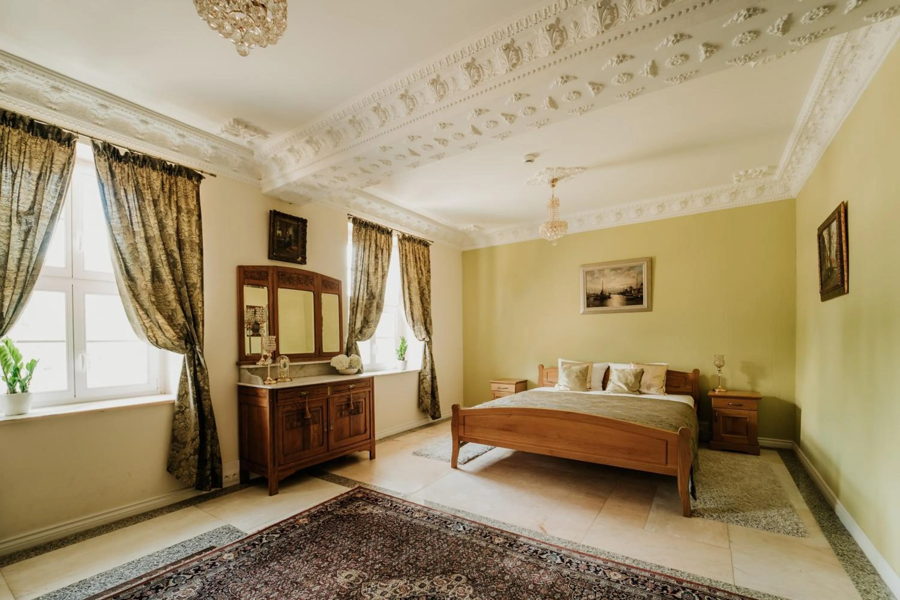 Bed in Pałac Bogaczów - noclegi - restauracja - przyjęcia