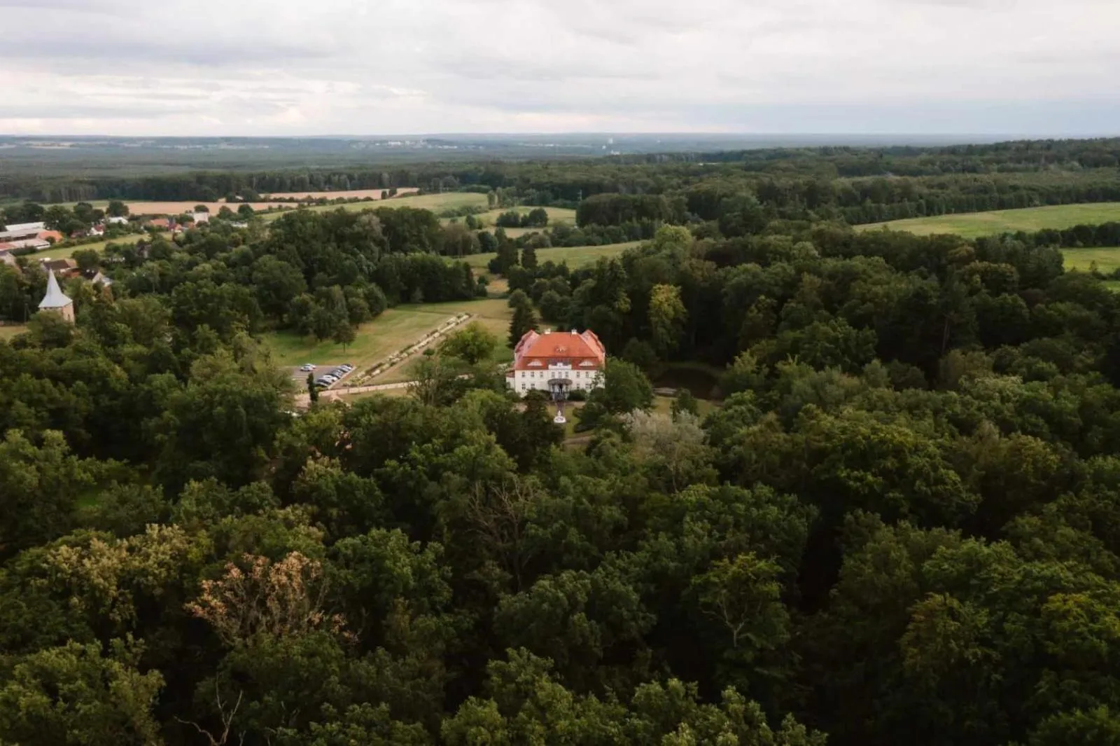 Garden in Pałac Bogaczów - noclegi - restauracja - przyjęcia