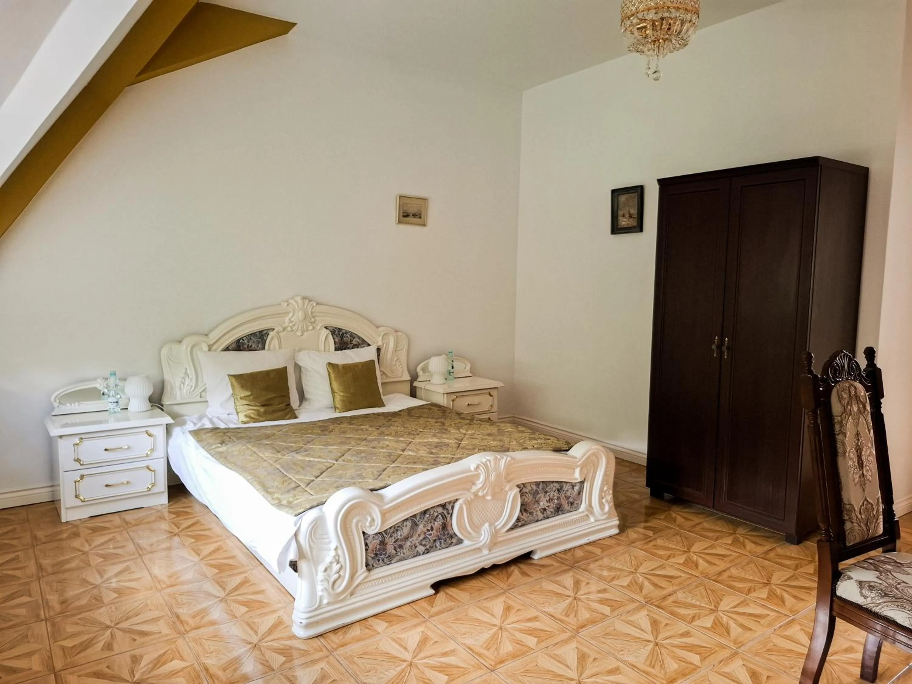 Bed in Pałac Bogaczów - noclegi - restauracja - przyjęcia