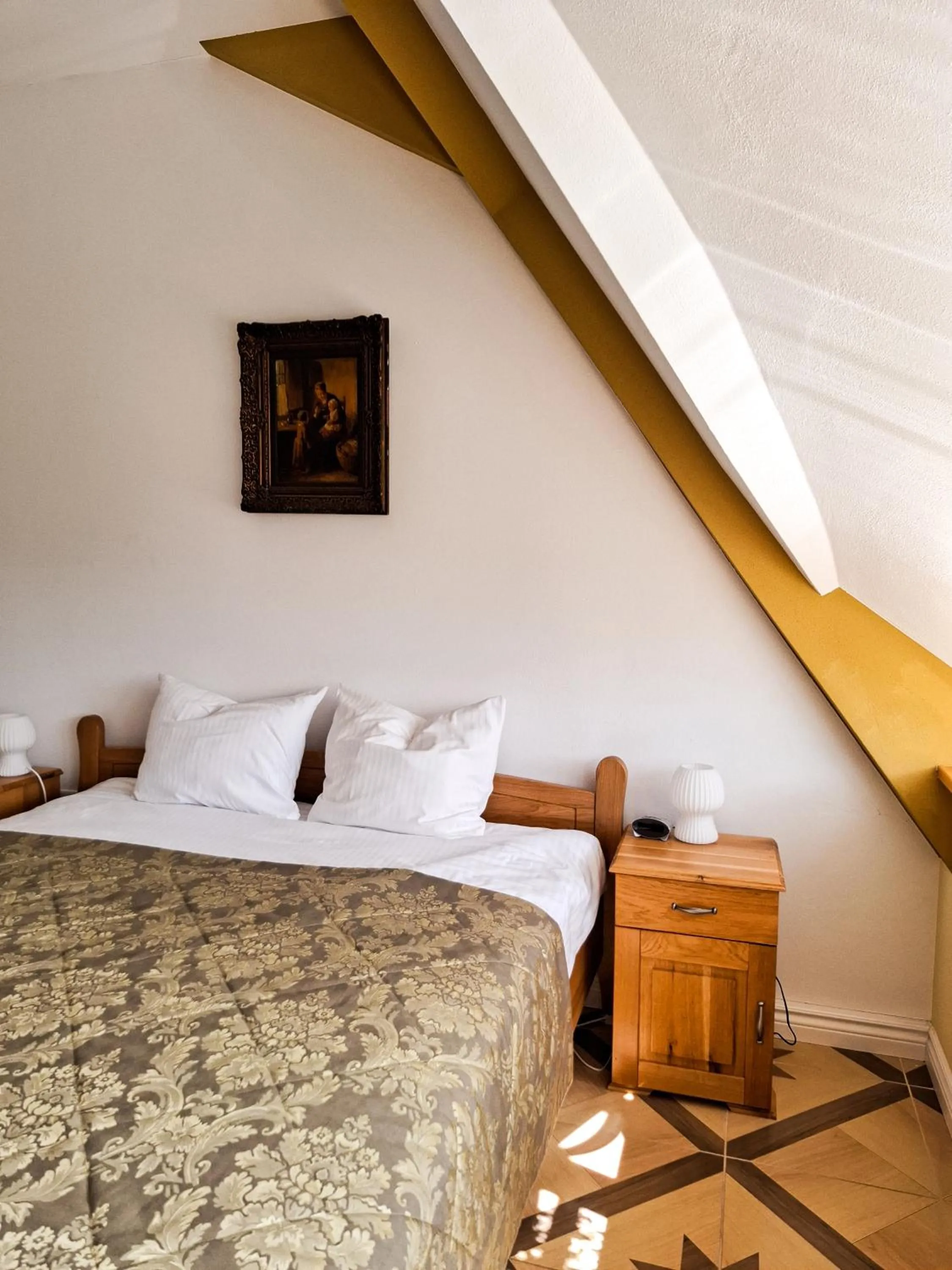 Bed in Pałac Bogaczów - noclegi - restauracja - przyjęcia