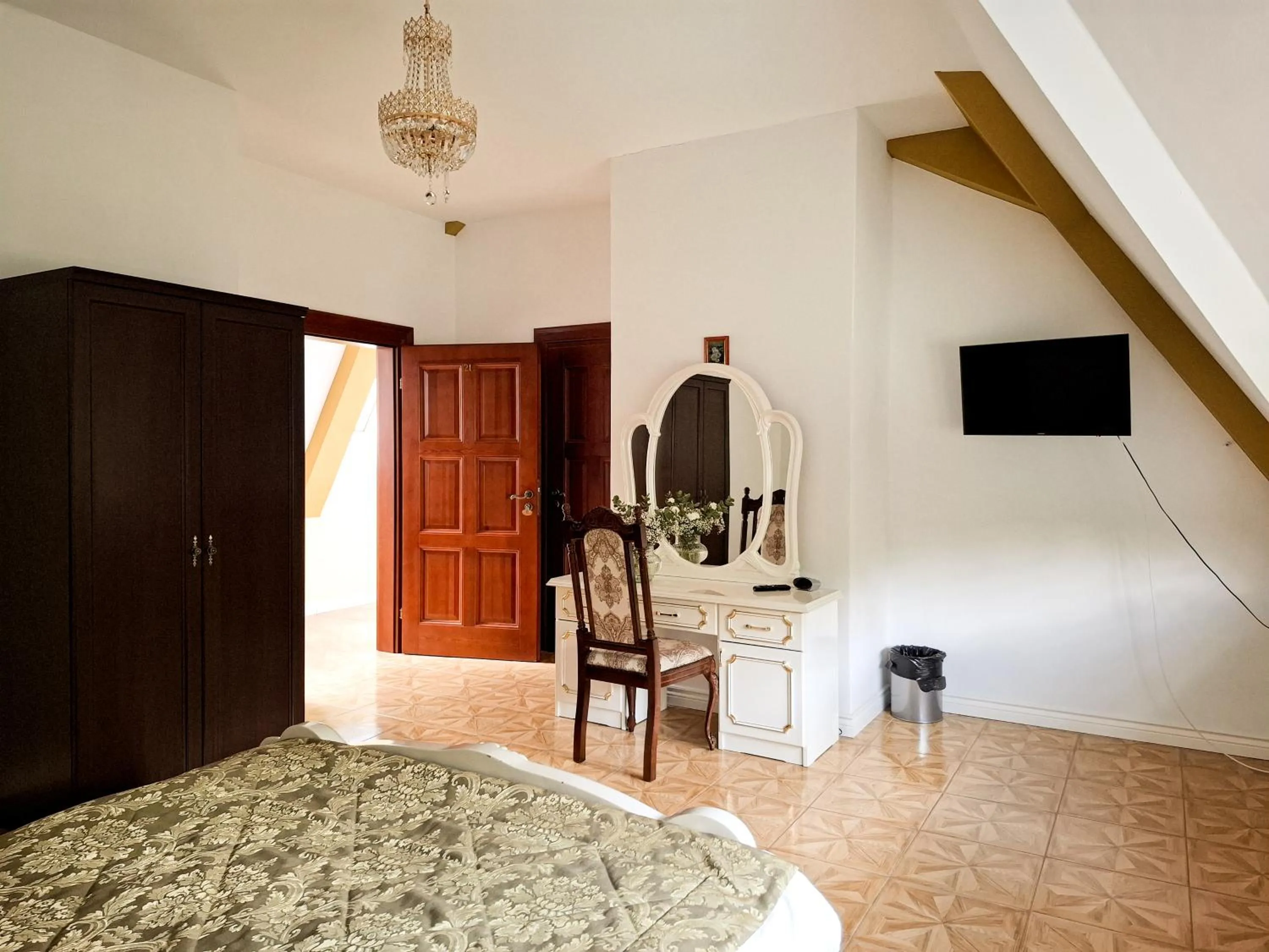 Bed in Pałac Bogaczów - noclegi - restauracja - przyjęcia