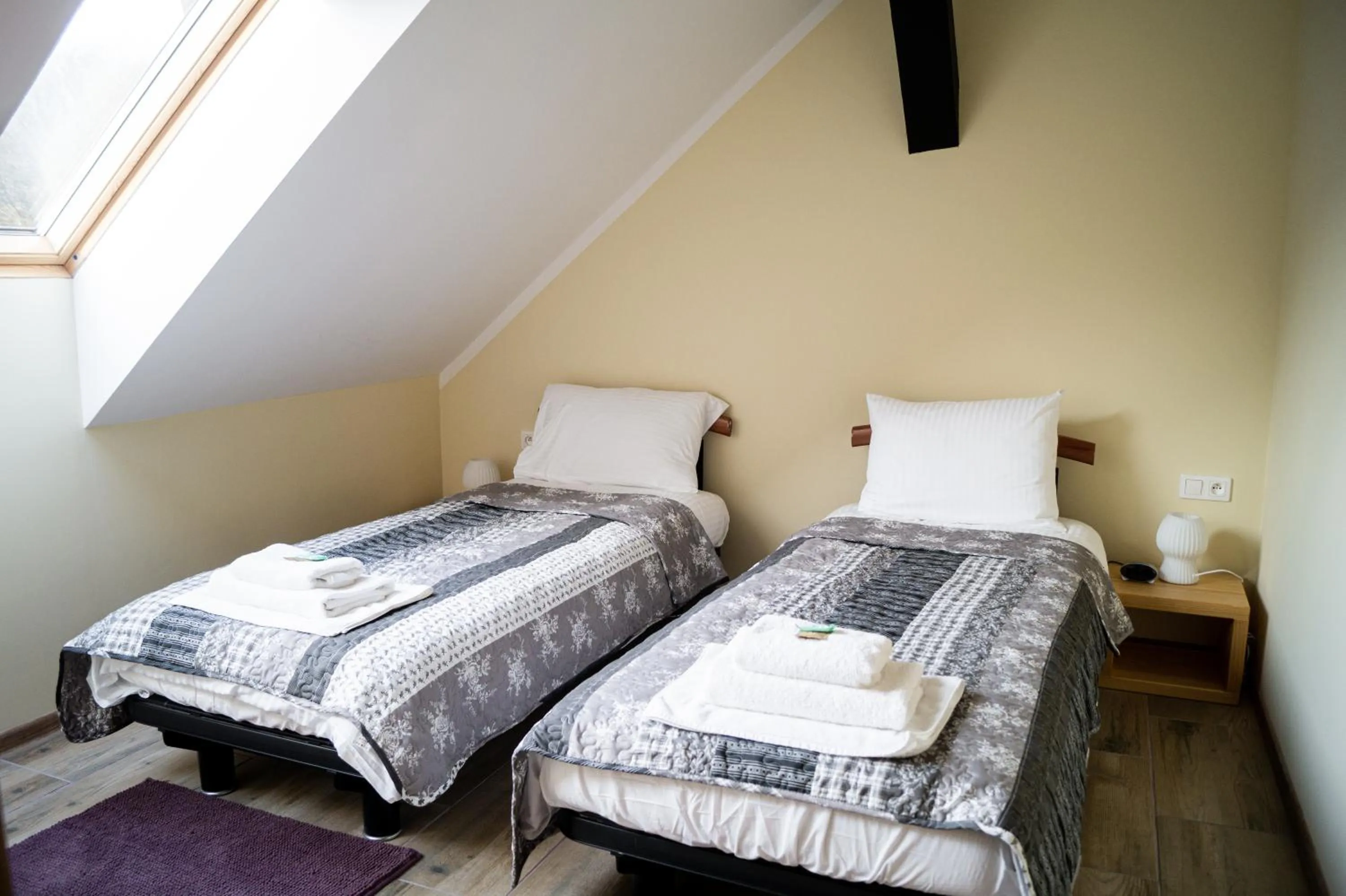 Bed in Pałac Bogaczów - noclegi - restauracja - przyjęcia