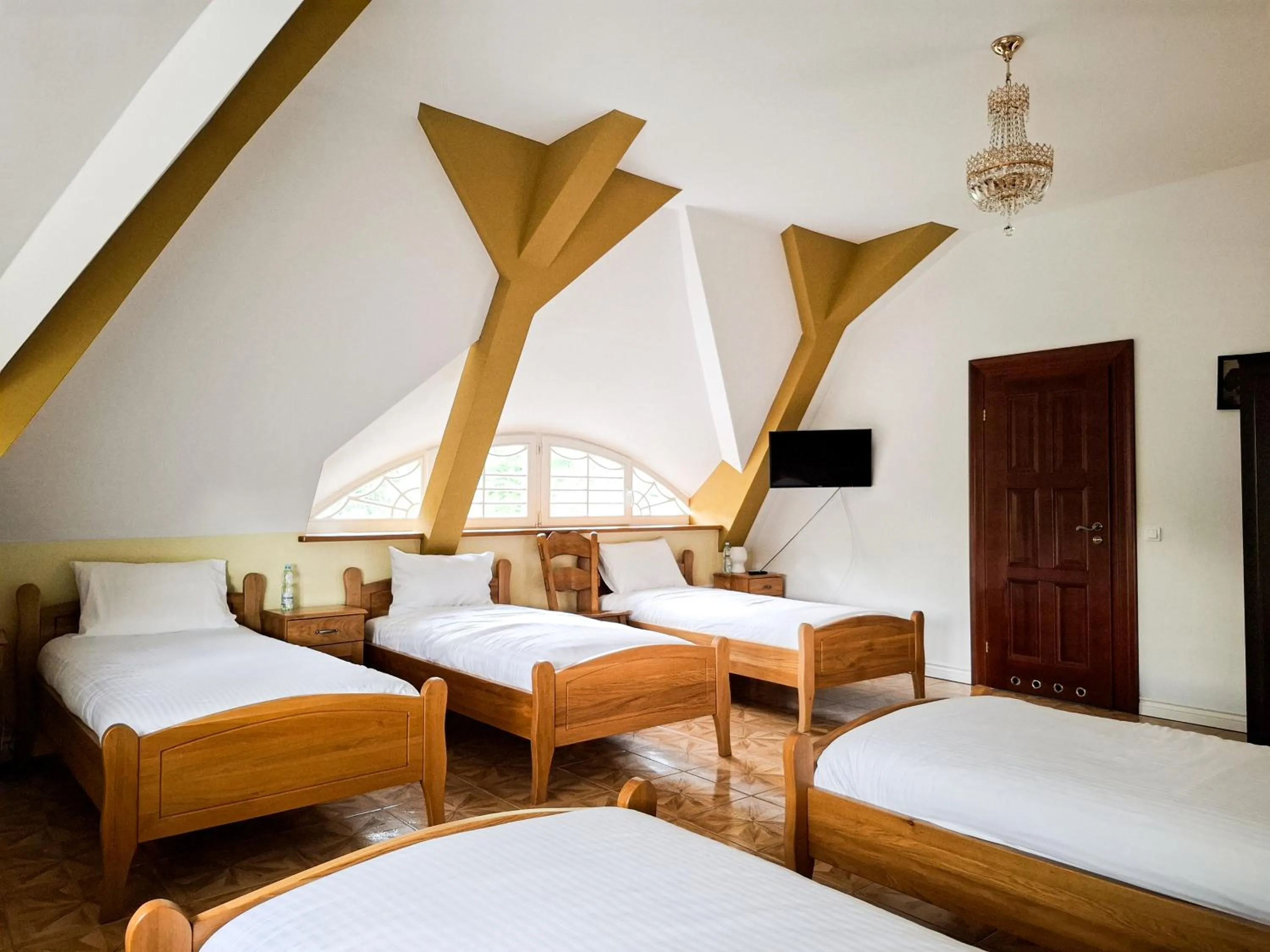 Bed in Pałac Bogaczów - noclegi - restauracja - przyjęcia