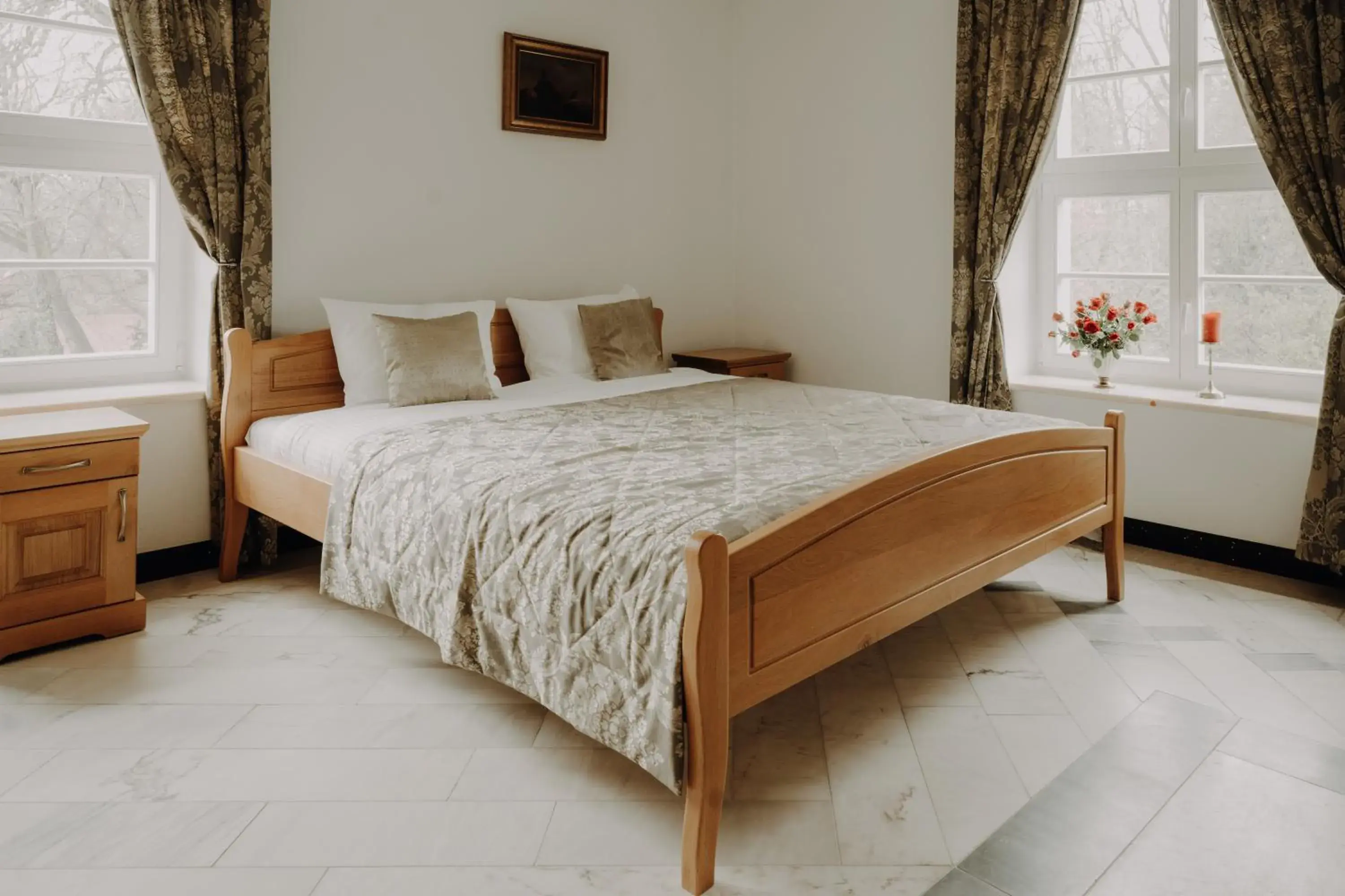 Deluxe Double Room in Pałac Bogaczów - noclegi - restauracja - przyjęcia Deluxe Double Room in Pałac Bogaczów - noclegi - restauracja - przyjęcia