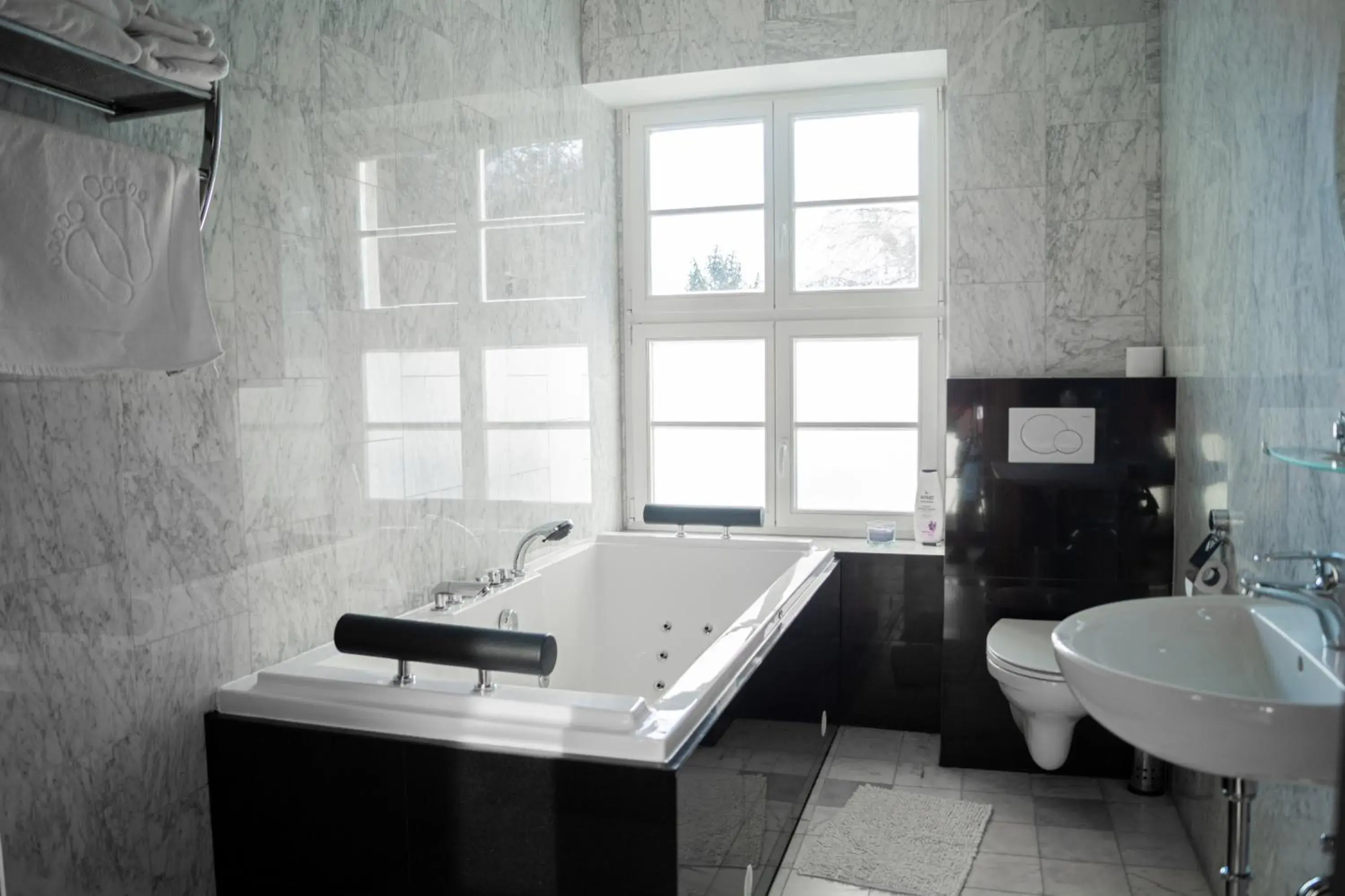 Deluxe Double Room in Pałac Bogaczów - noclegi - restauracja - przyjęcia Deluxe Double Room in Pałac Bogaczów - noclegi - restauracja - przyjęcia