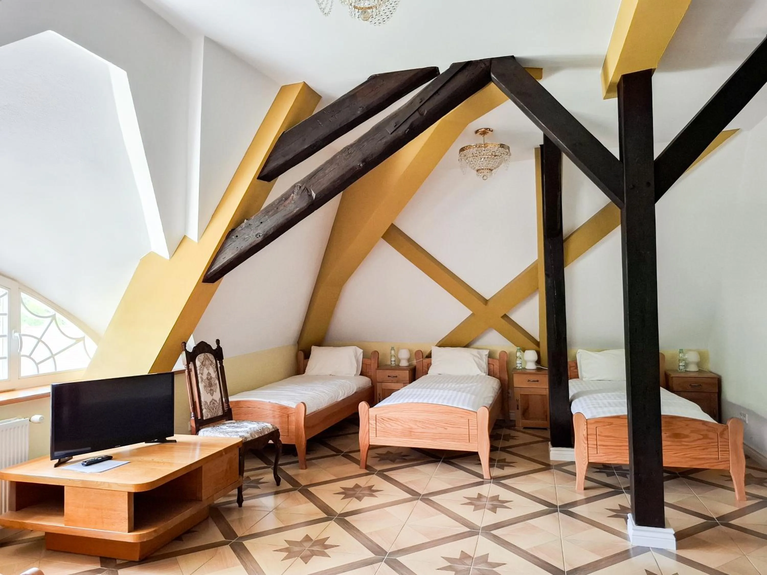 Bed in Pałac Bogaczów - noclegi - restauracja - przyjęcia