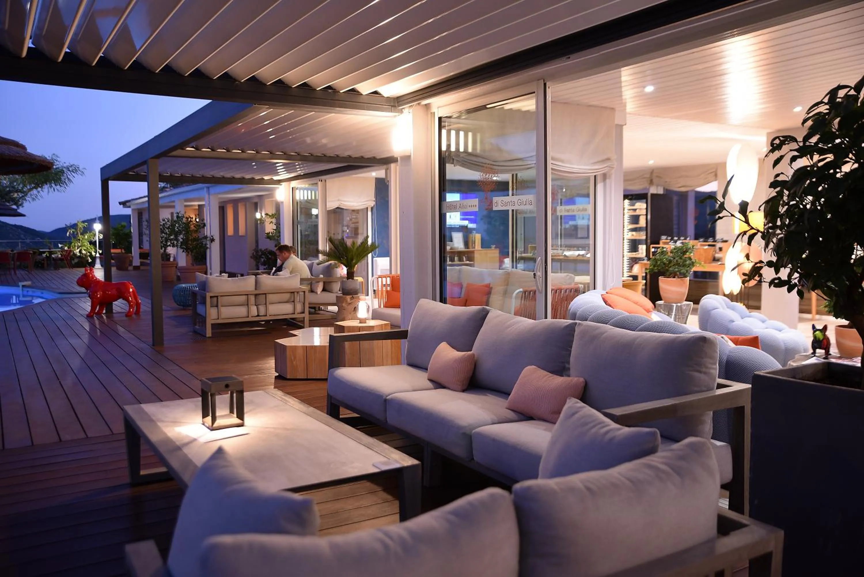 Patio in Hôtel Alivi Di Santa Giulia
