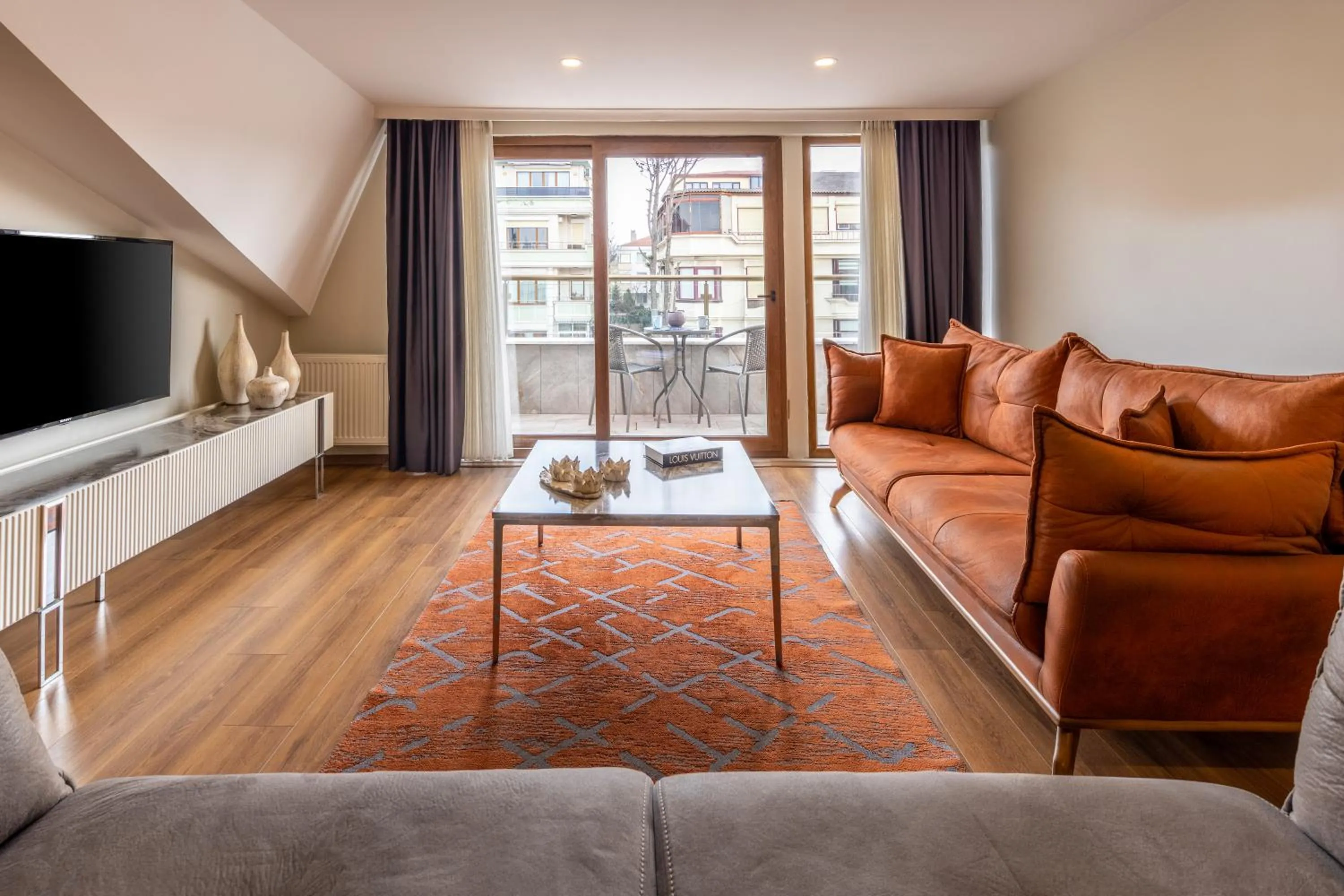 TV and multimedia in BayMari Suites Plus Florya