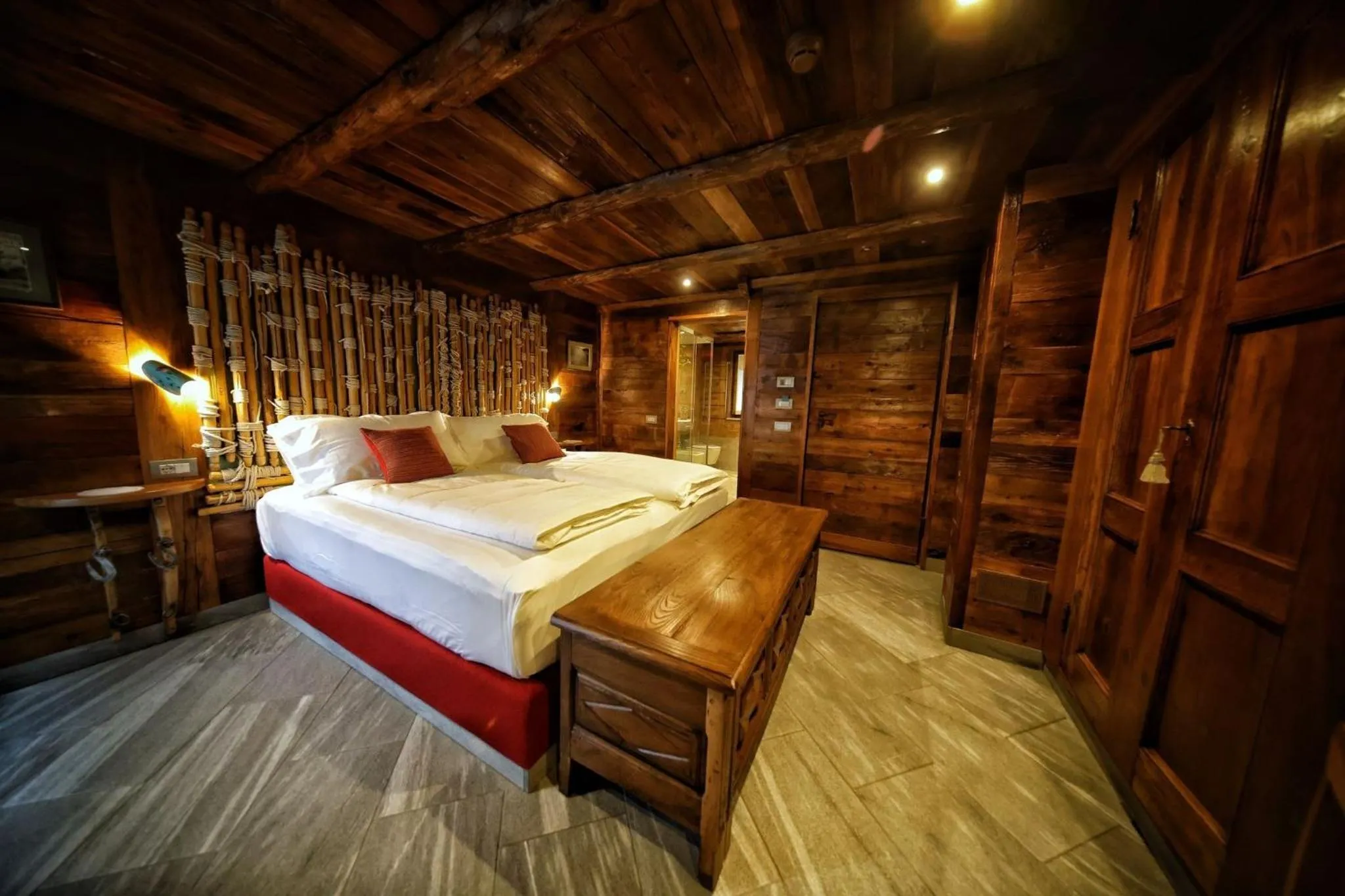 Bedroom, Bed in Café Quinson Relais de Charme