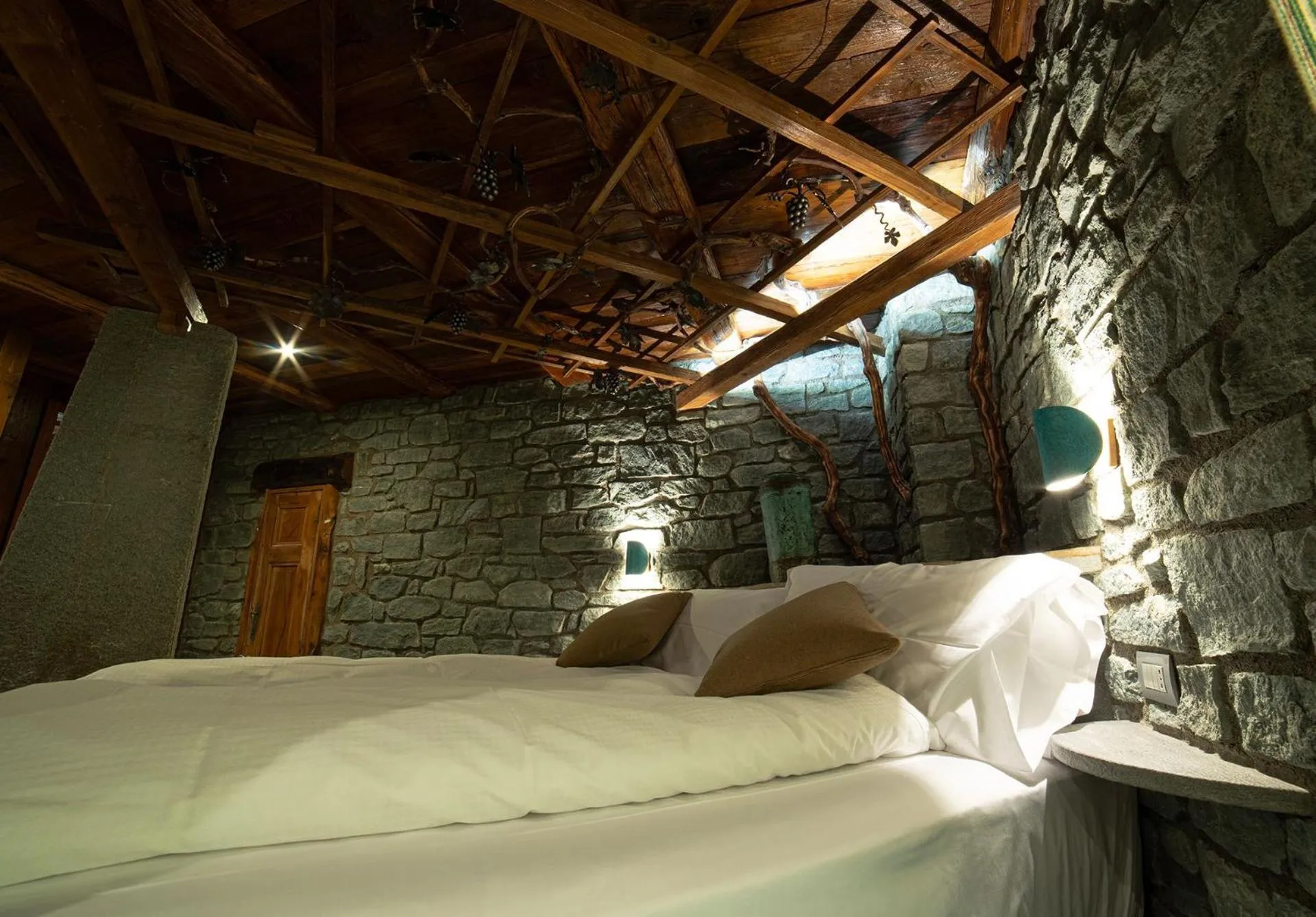 Decorative detail, Bed in Café Quinson Relais de Charme