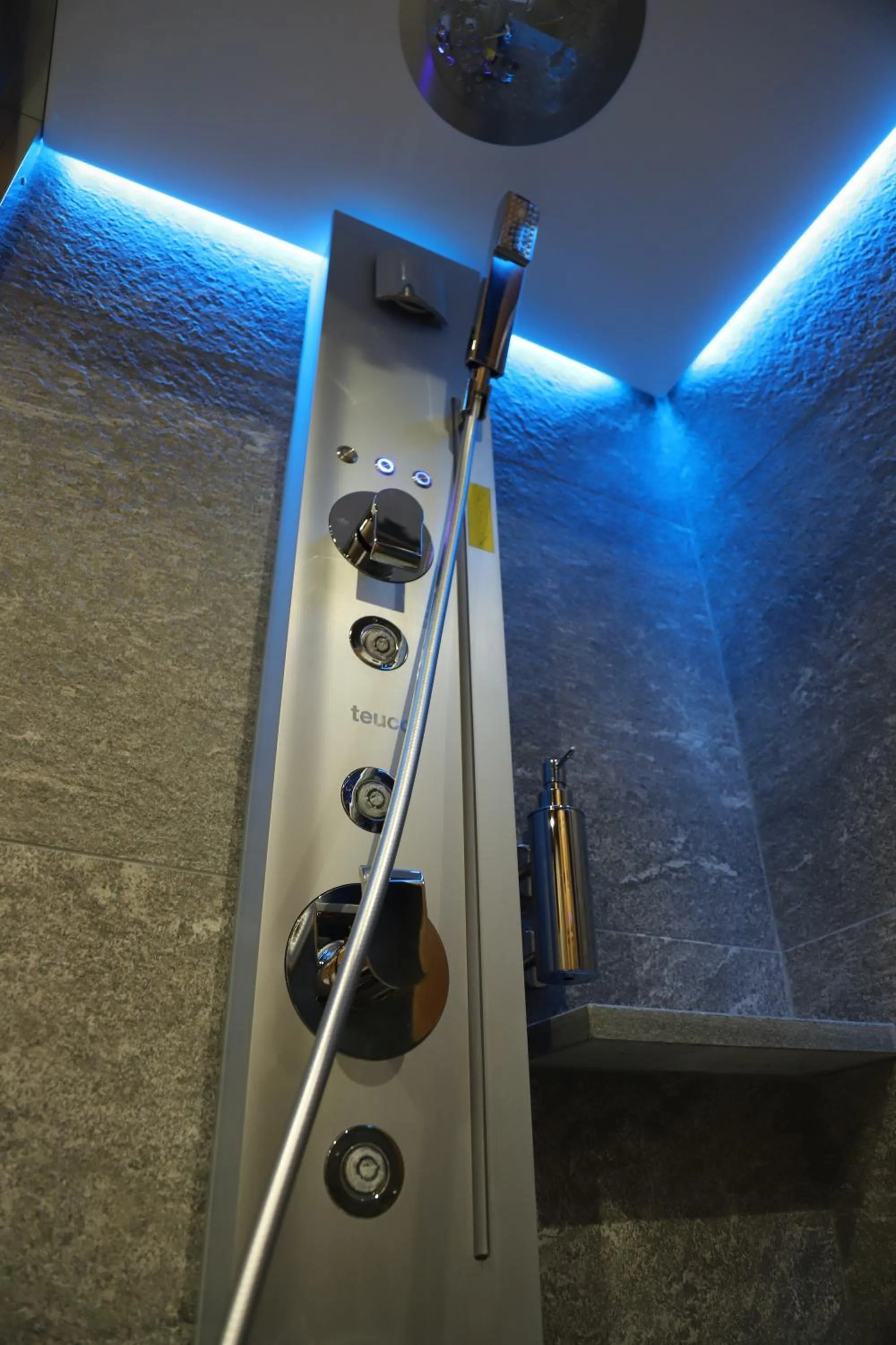 Steam room in Café Quinson Relais de Charme