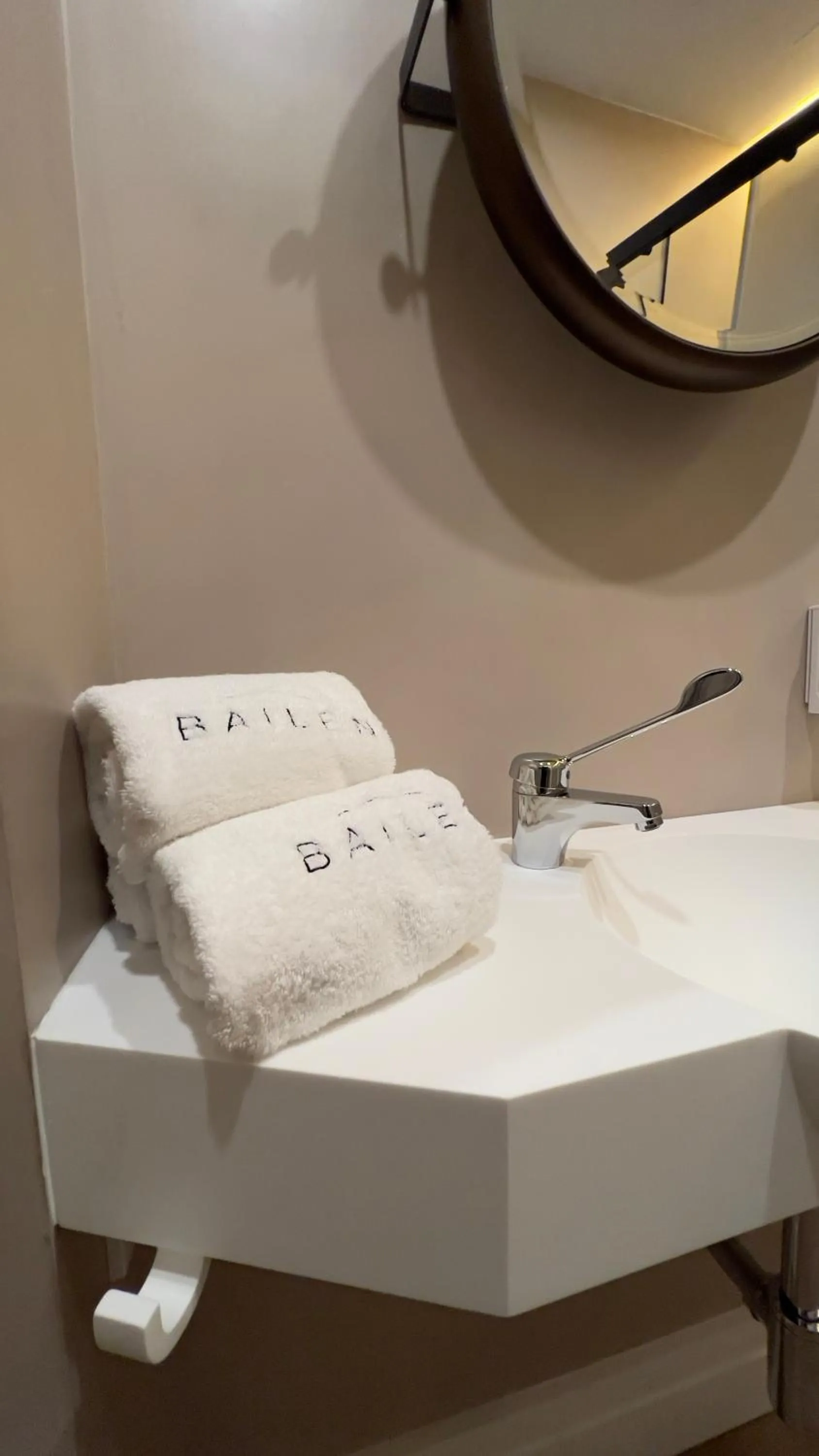 Bathroom, Bed in Casa Bailen Sevilla