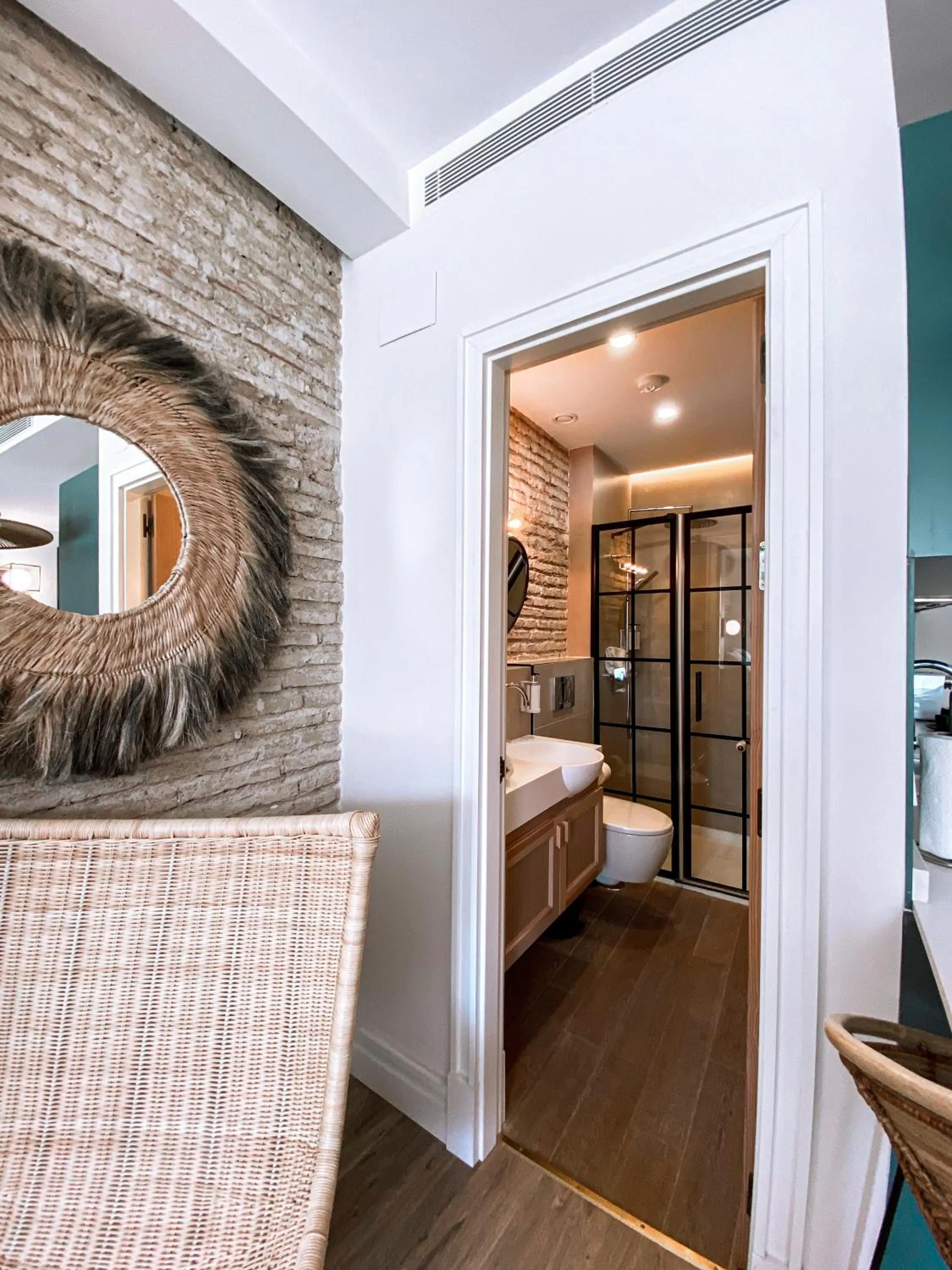 Bathroom, Bed in Casa Bailen Sevilla