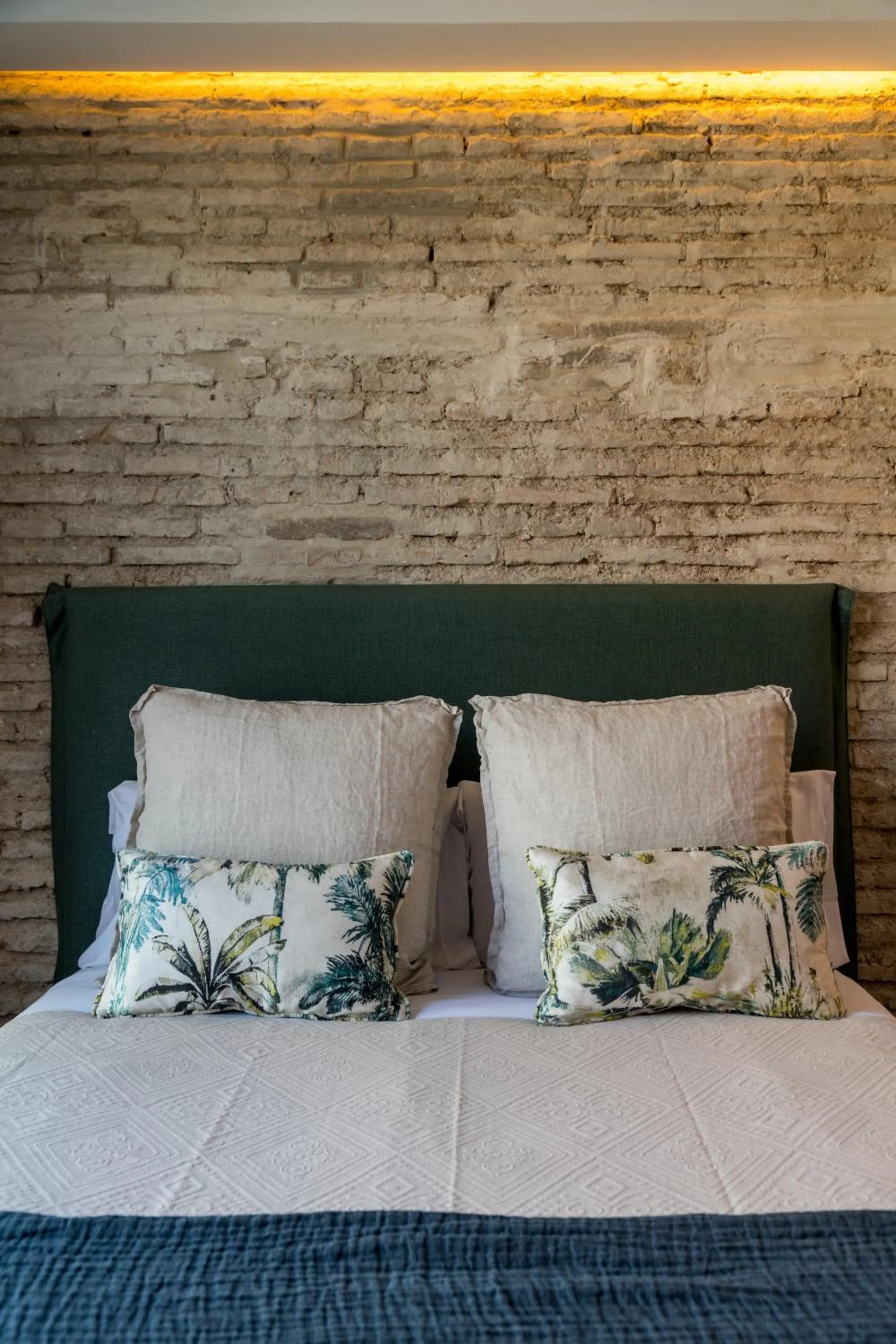 Bed in Casa Bailen Sevilla