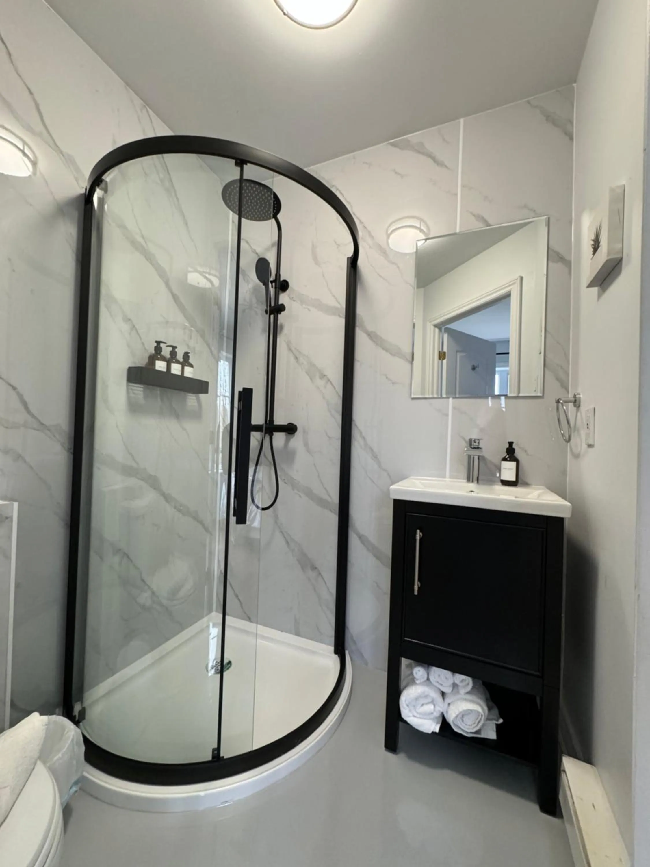 Bathroom in Le 900 Tremblant Inn Café and Bistro