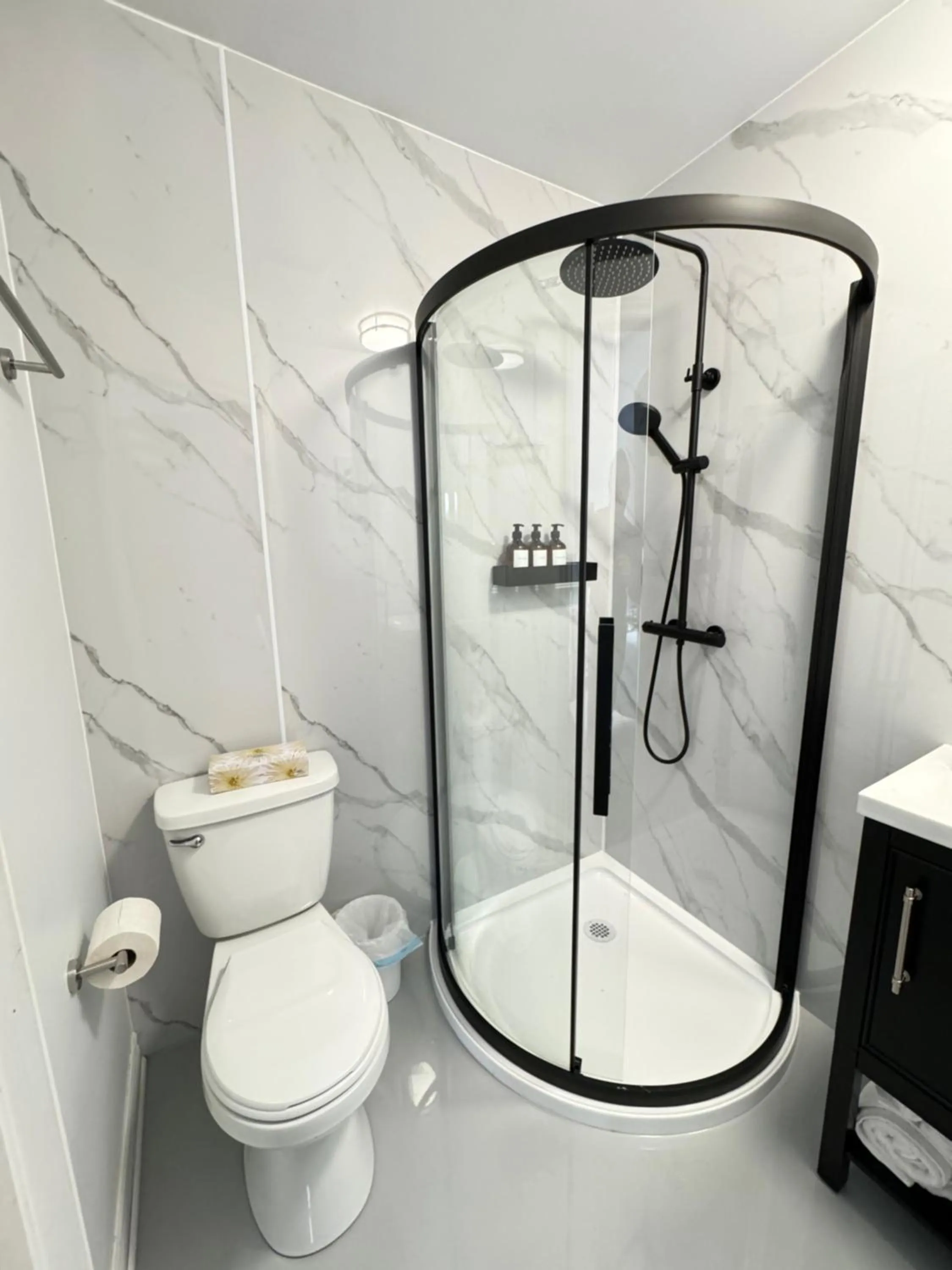 Bathroom in Le 900 Tremblant Inn Café and Bistro