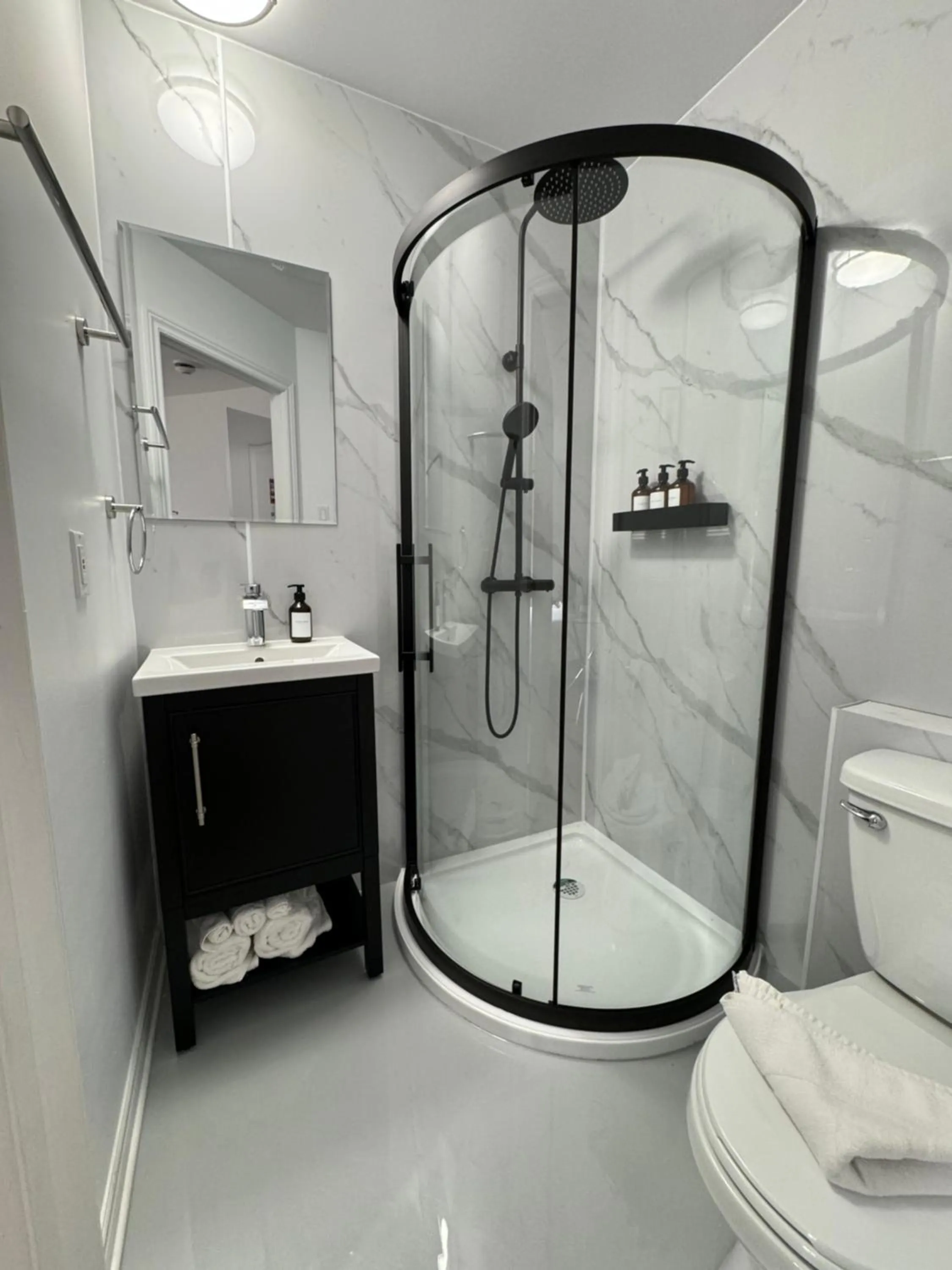 Bathroom in Le 900 Tremblant Inn Café and Bistro