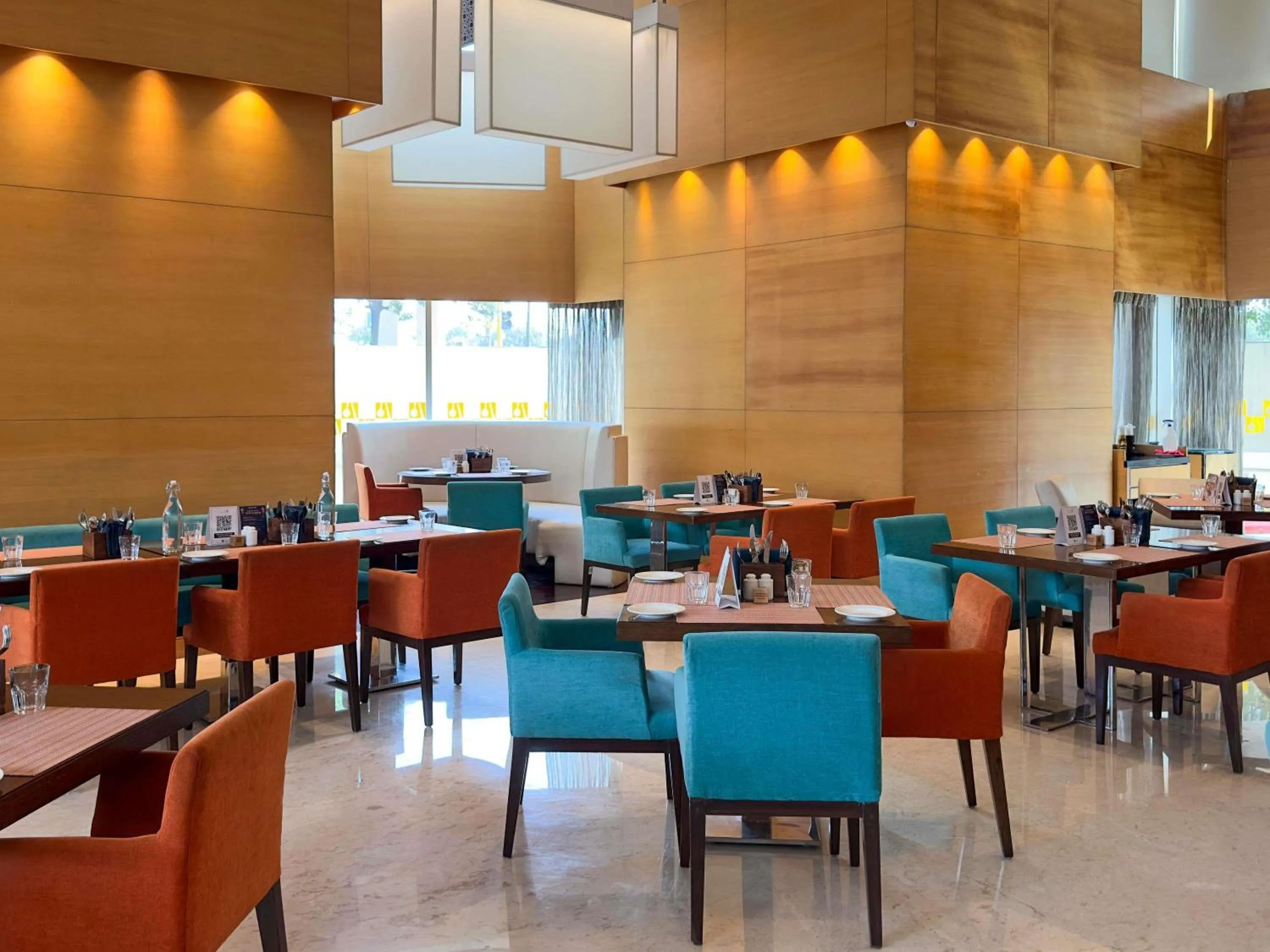 Restaurant/places to eat in Novotel Pune Viman Nagar Road
