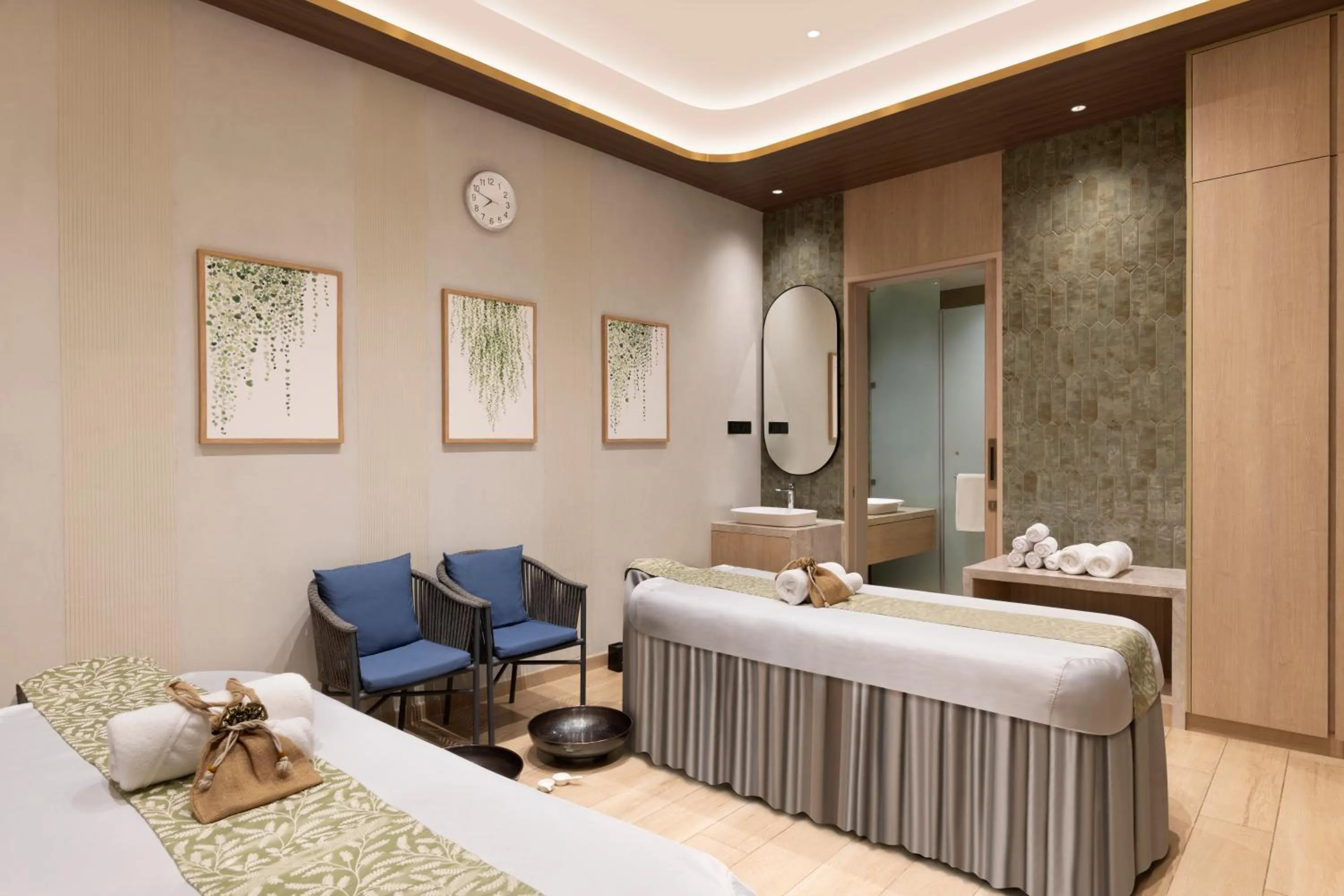 Bed in Novotel Pune Viman Nagar Road