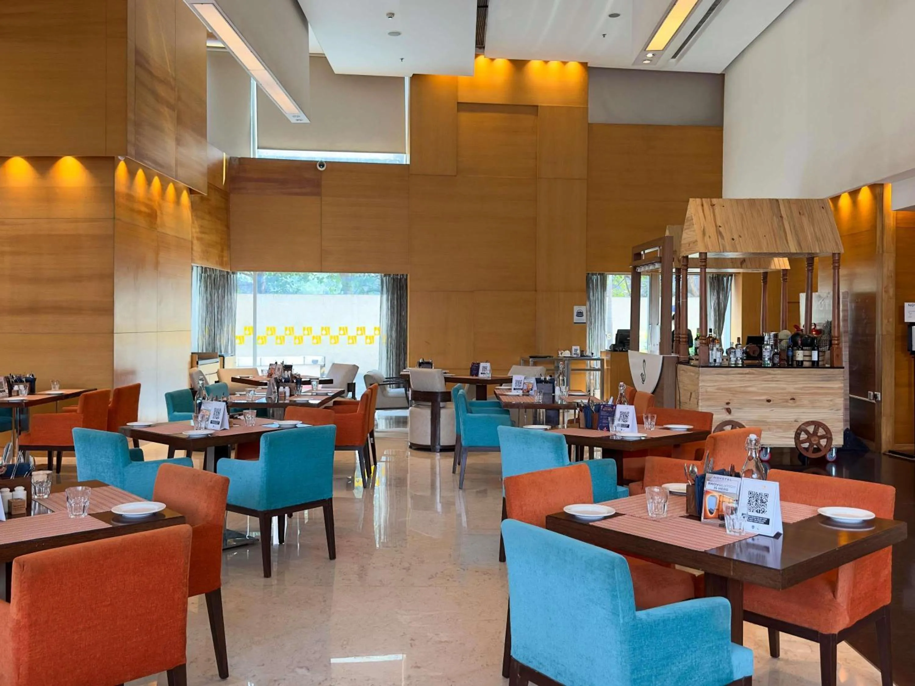 Restaurant/places to eat in Novotel Pune Viman Nagar Road
