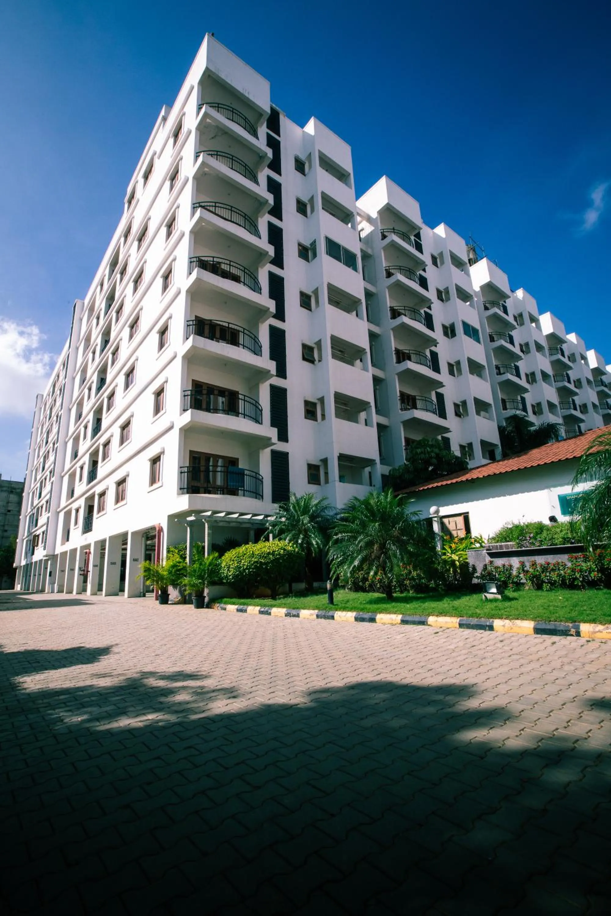 Property building in Guesture Serviced Residences, Alta Vista
