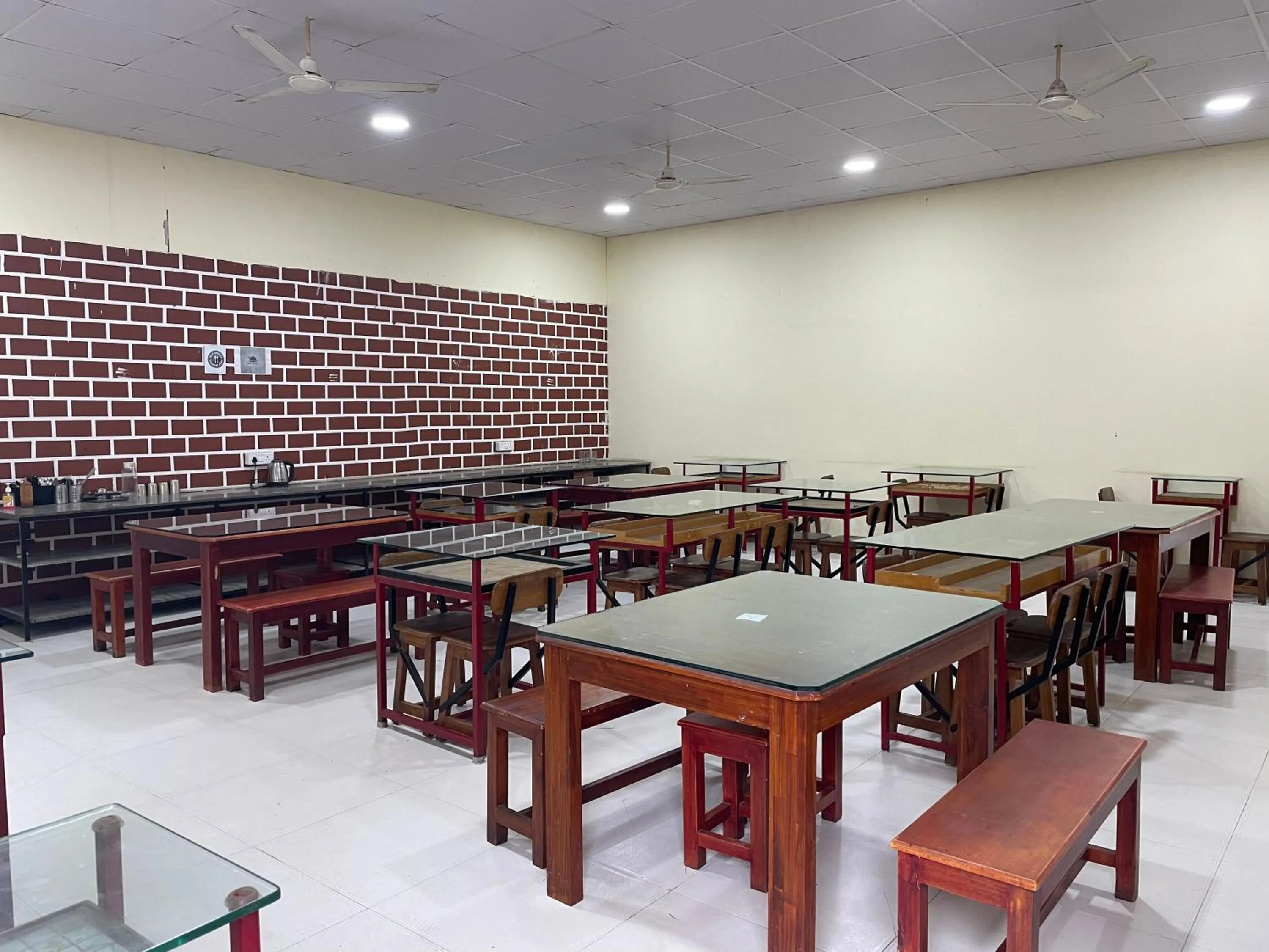 Restaurant/places to eat in Guesture Serviced Residences, Alta Vista