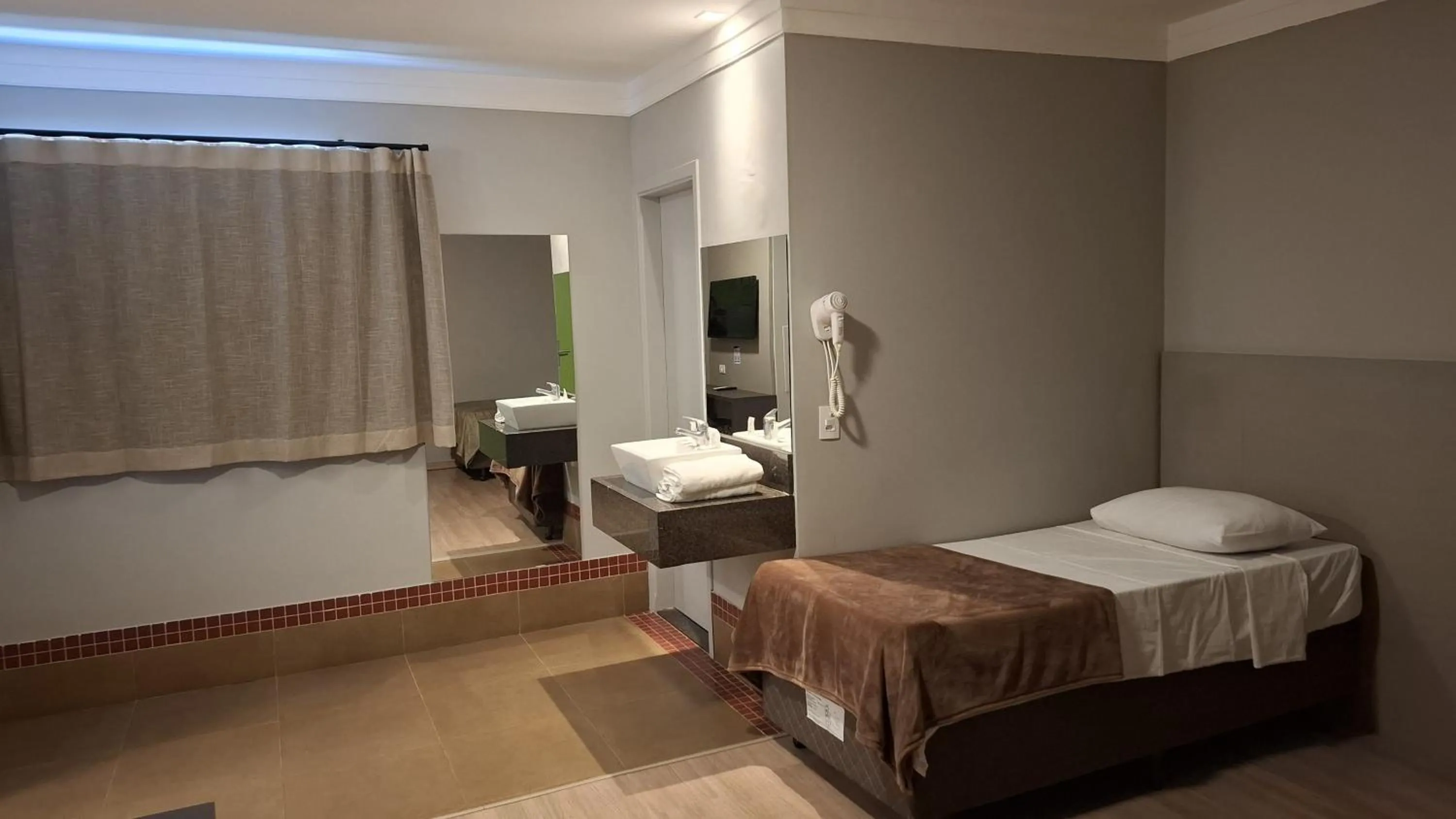 Bedroom, Bed in Hotel PrimeInn