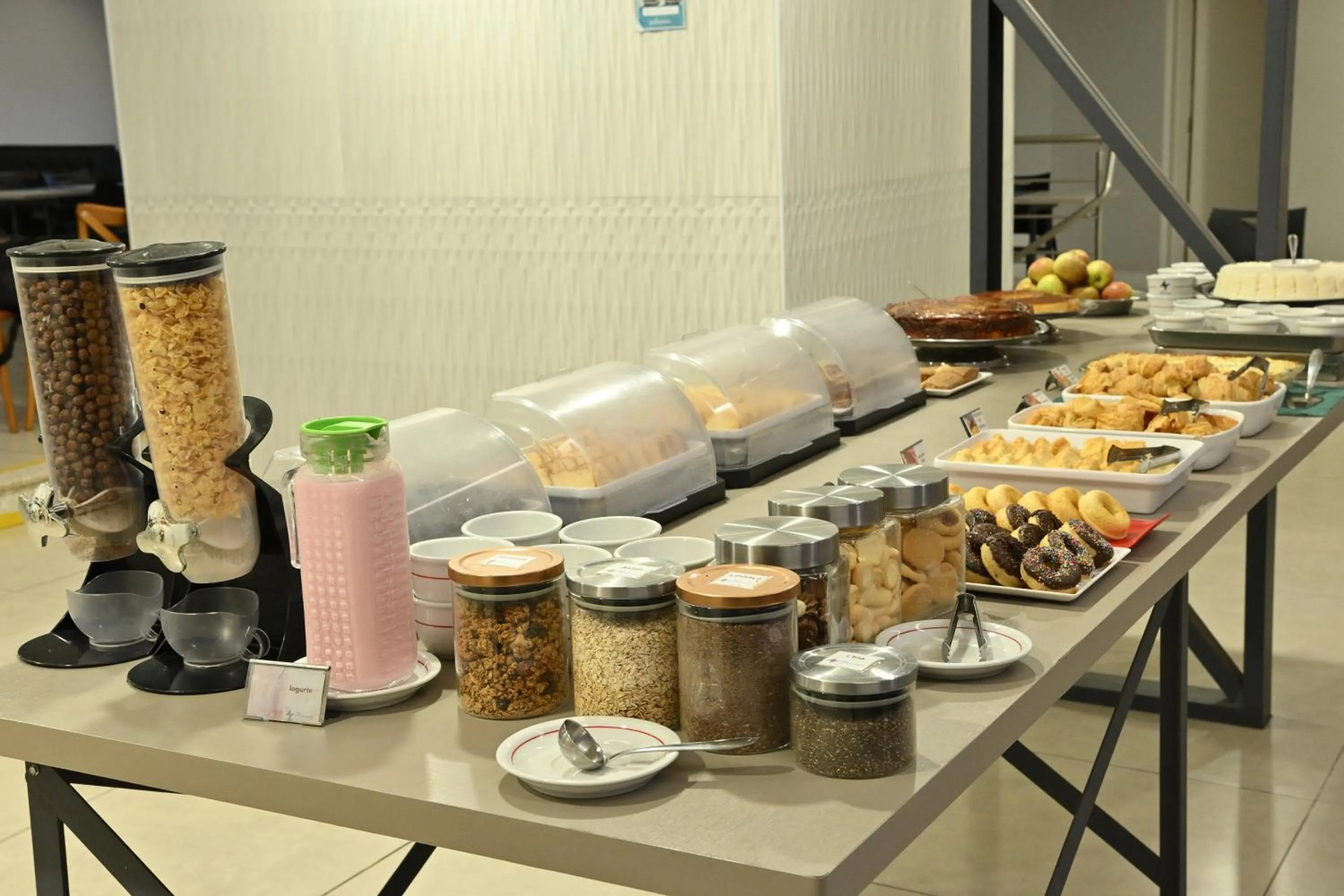 Food and drinks in Hotel PrimeInn