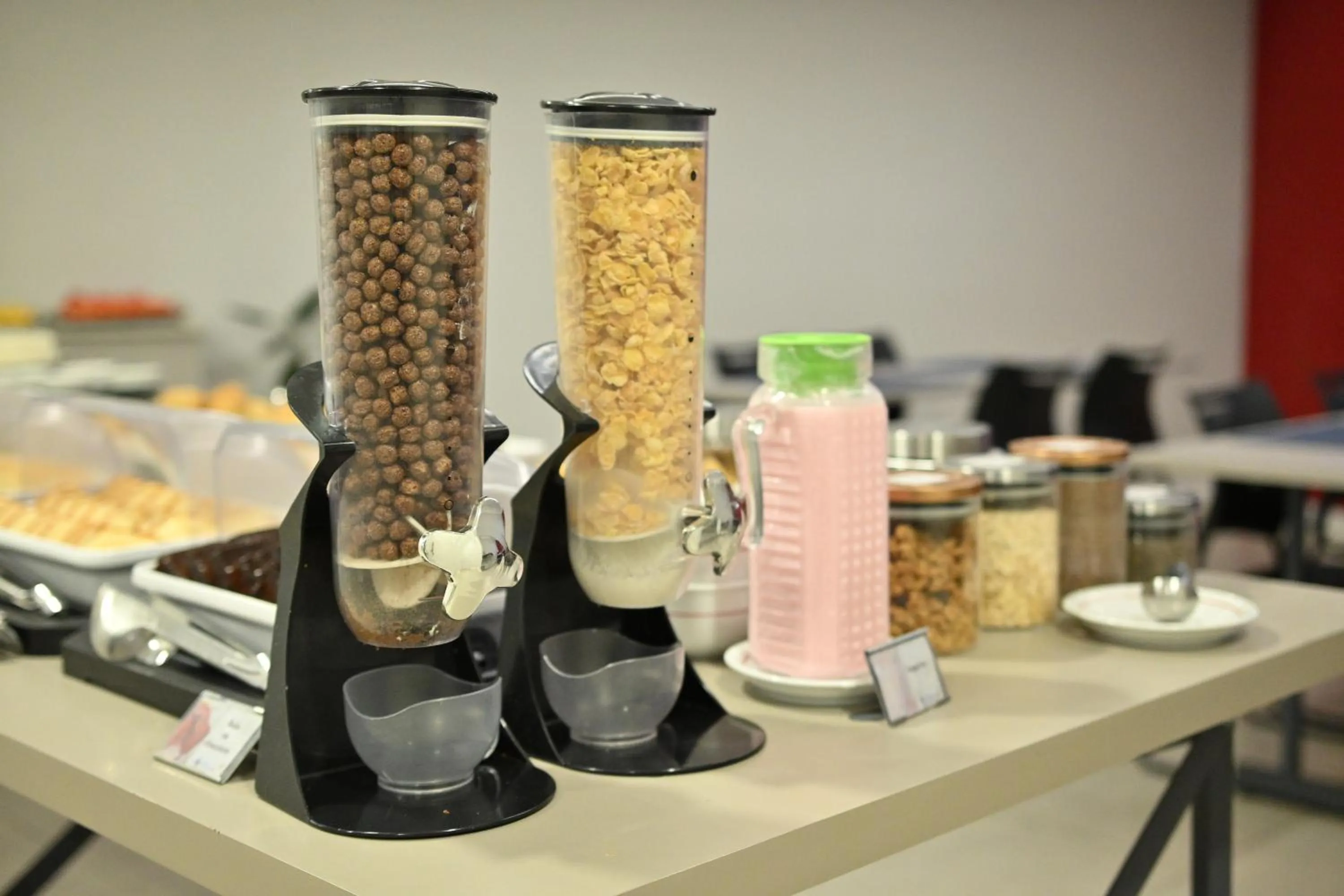 Food and drinks in Hotel PrimeInn