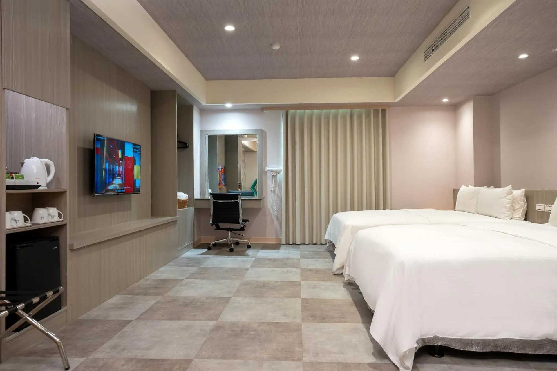 Bed in The Cloud Hotel