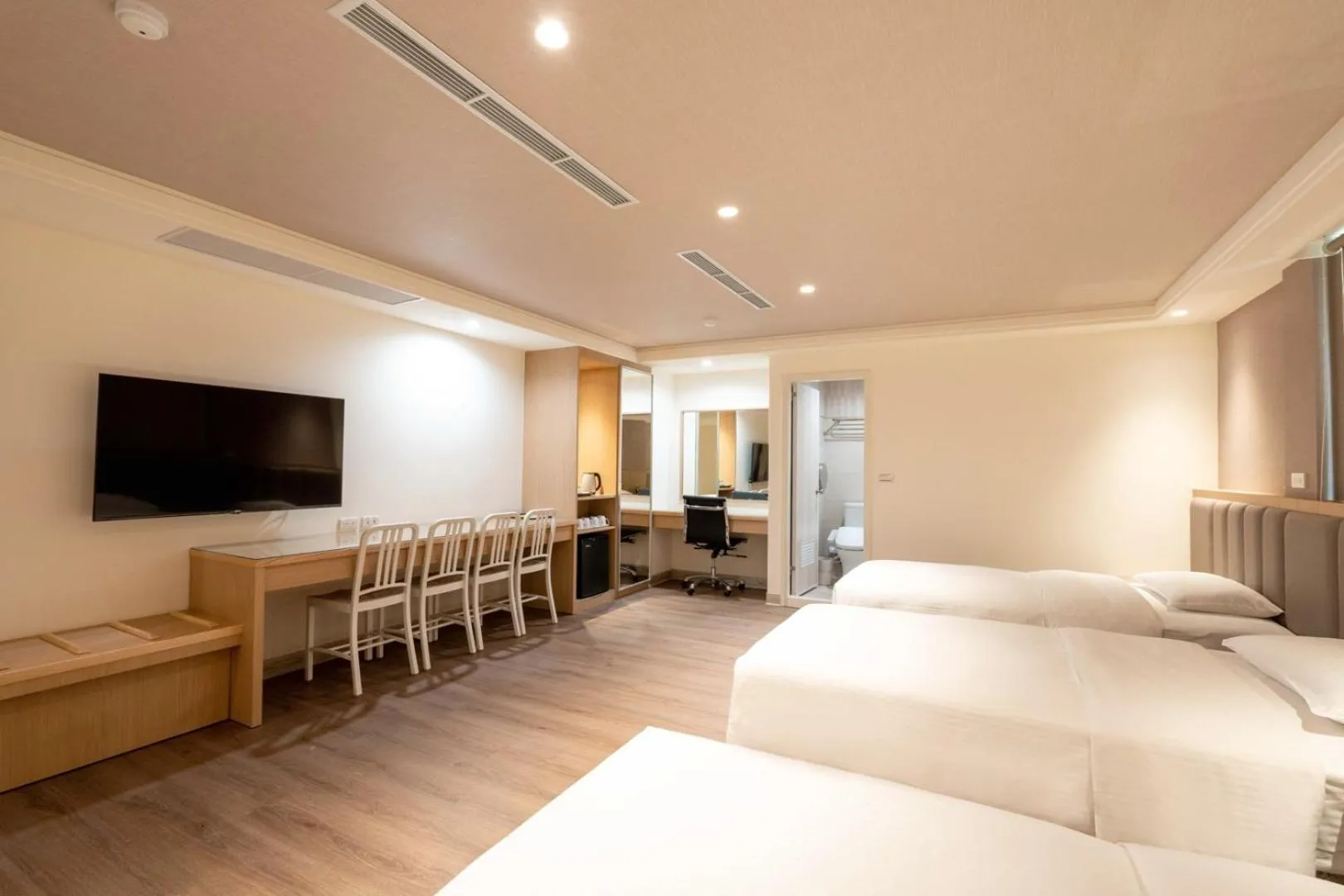 Bed in The Cloud Hotel