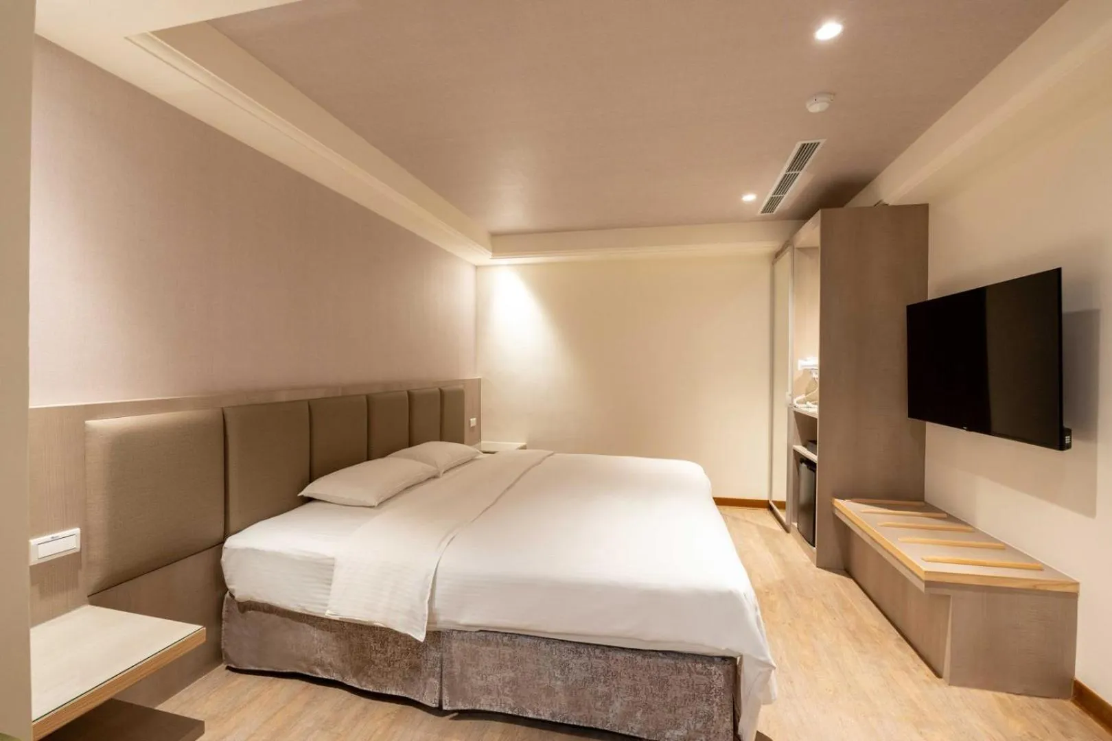 Bed in The Cloud Hotel