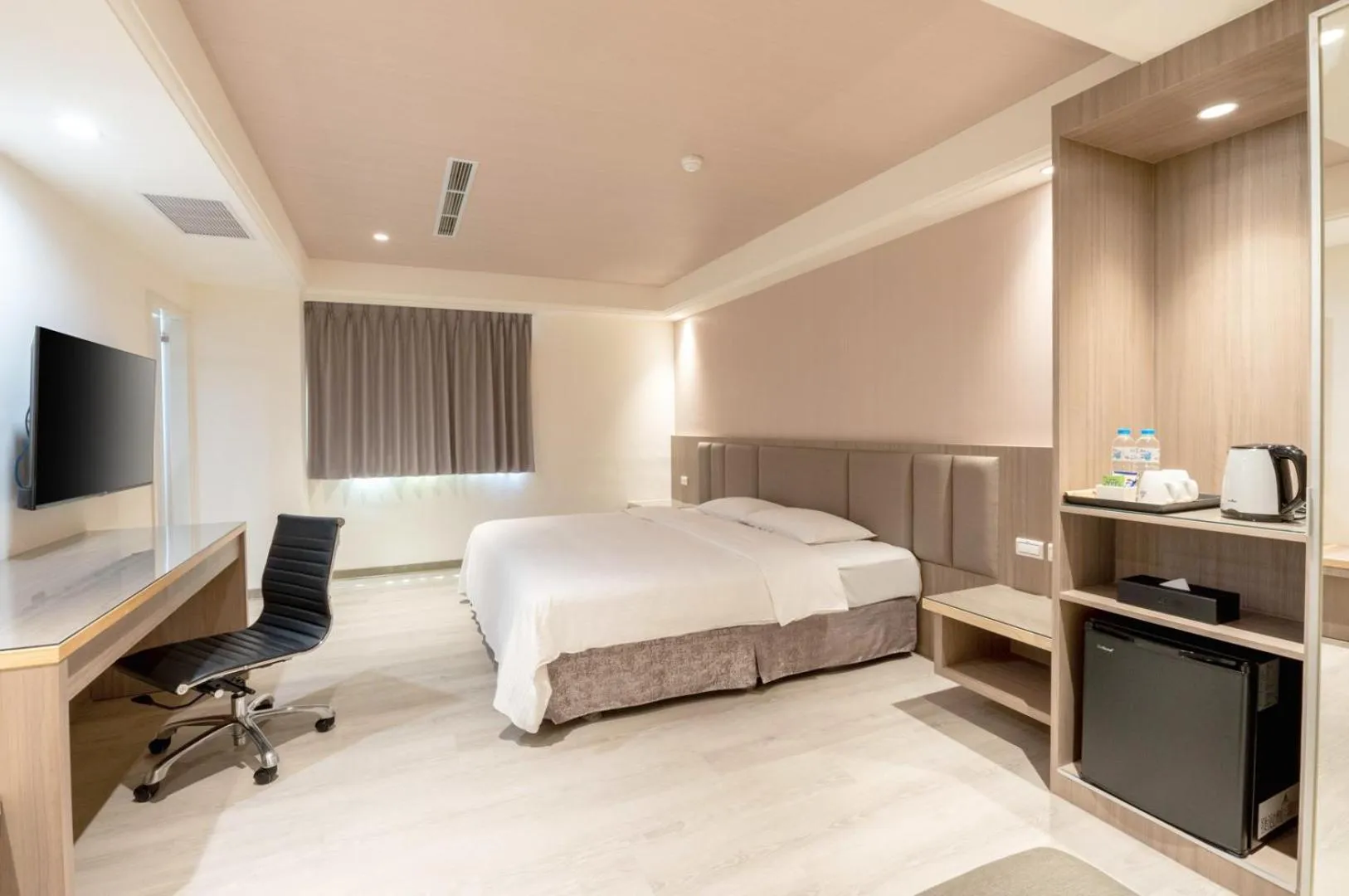 Bed in The Cloud Hotel