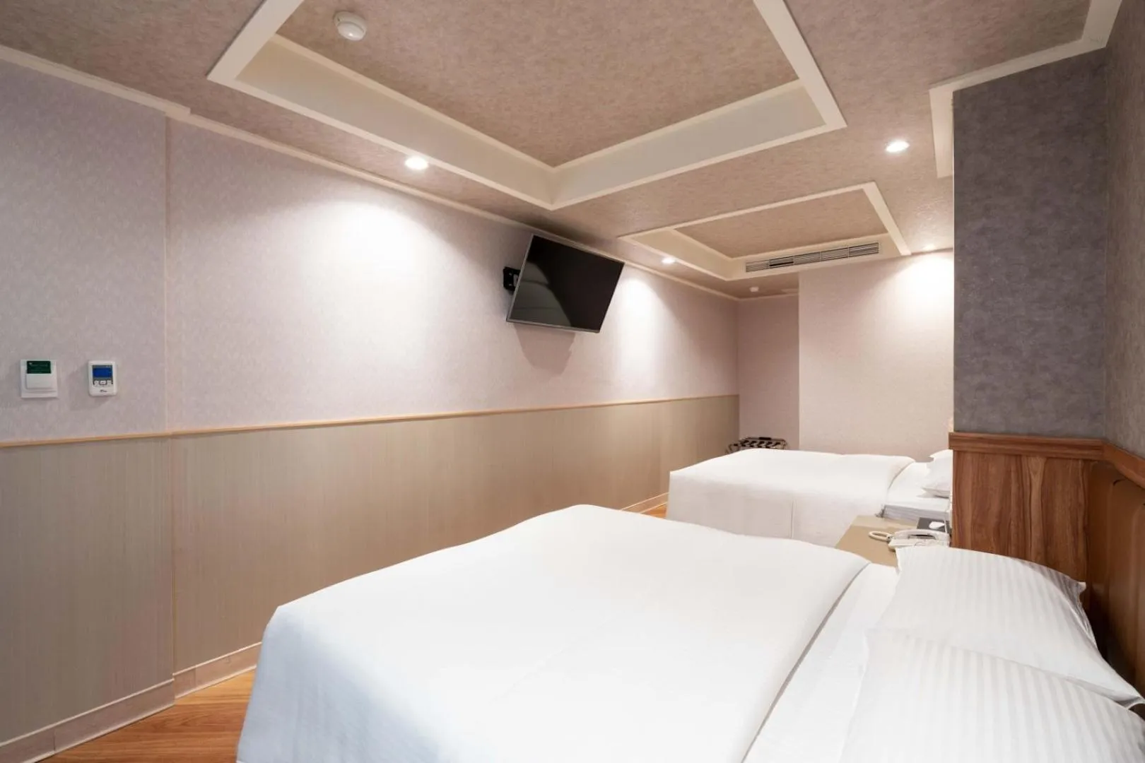 Bed in The Cloud Hotel