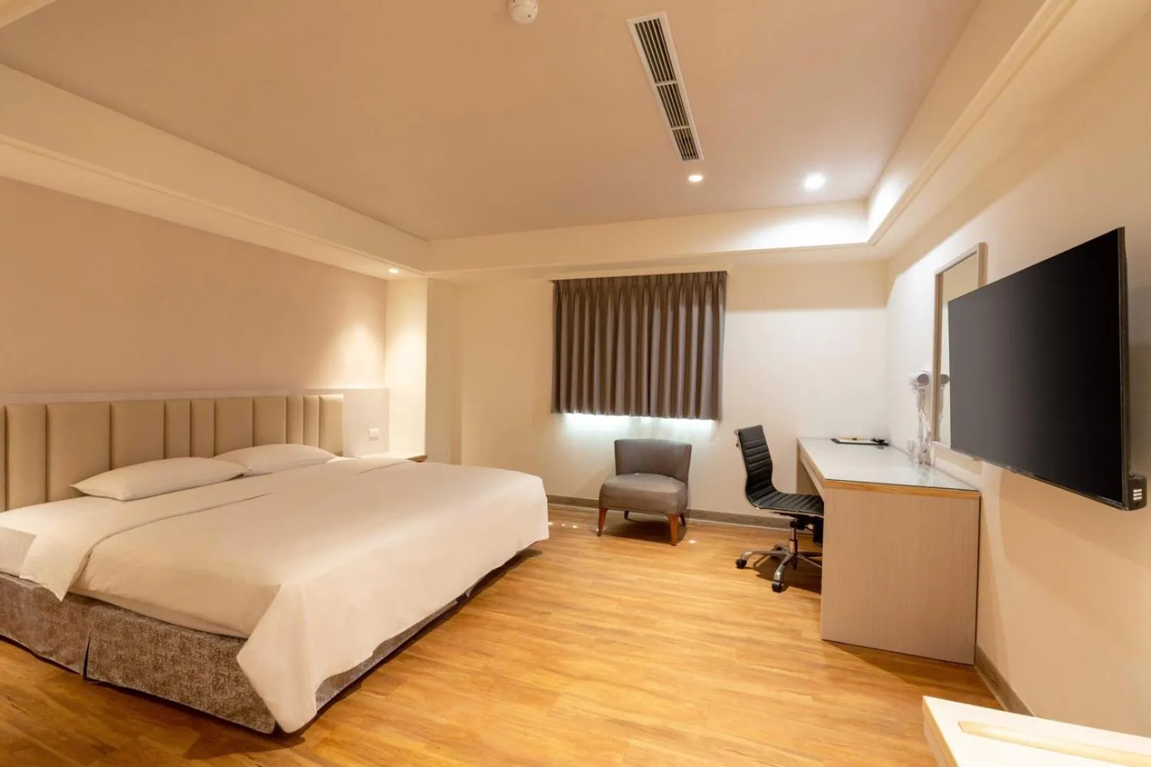 Bed in The Cloud Hotel