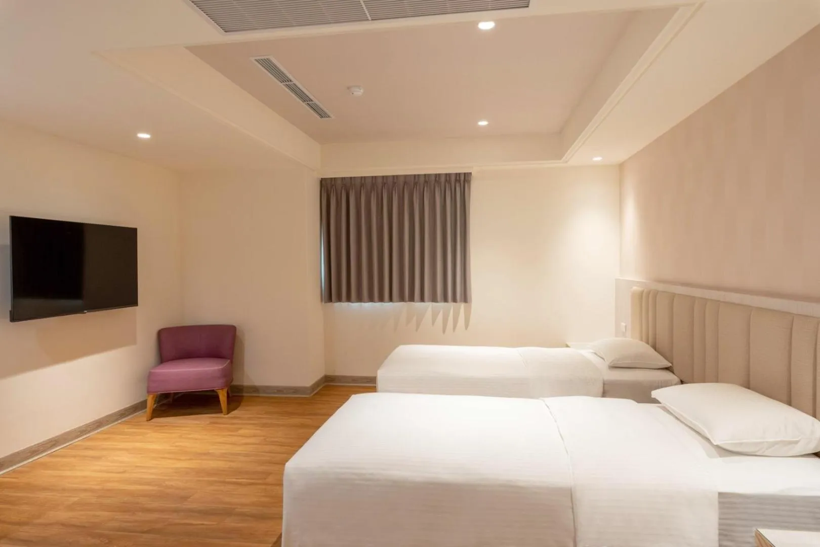 Bed in The Cloud Hotel