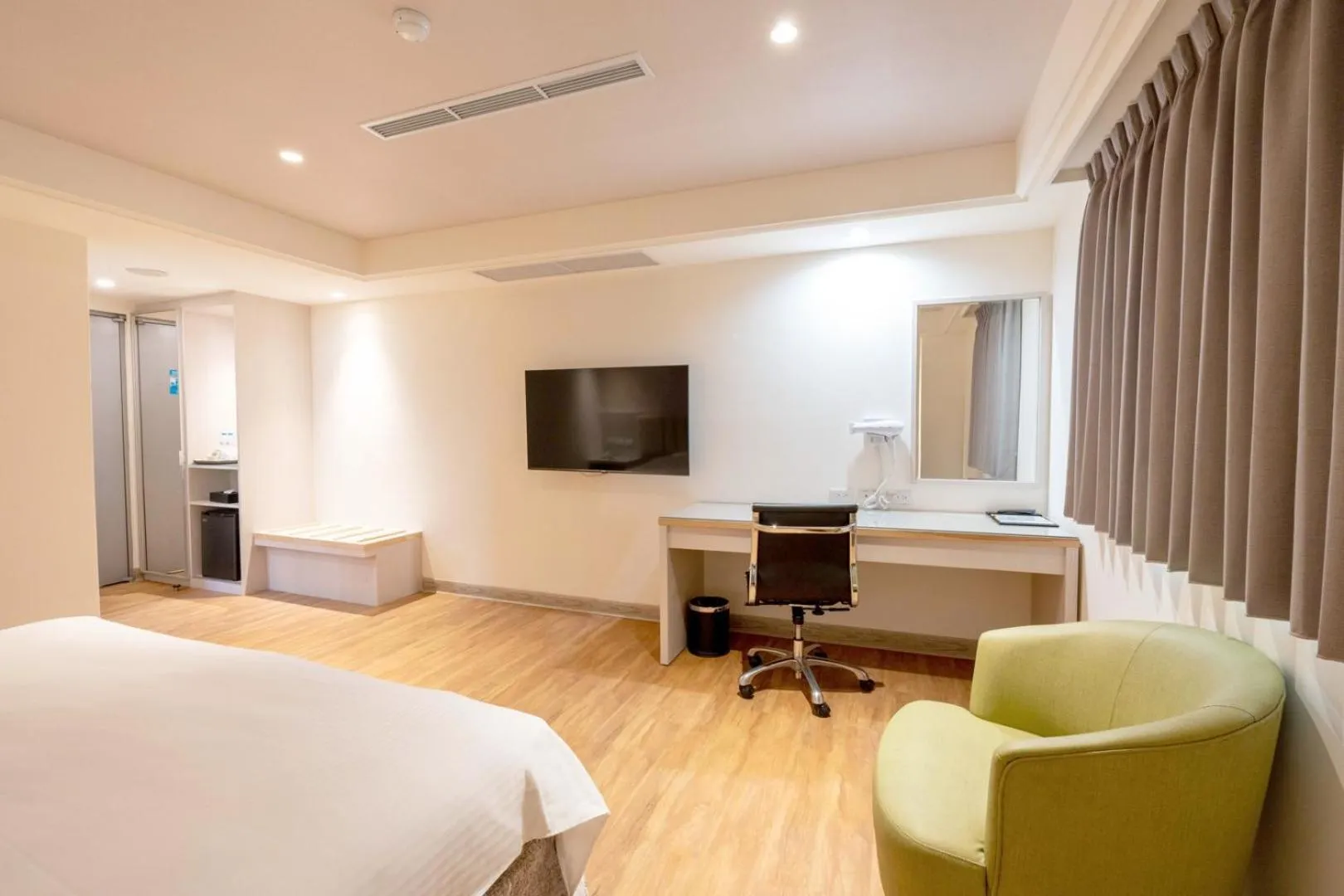 Bed in The Cloud Hotel