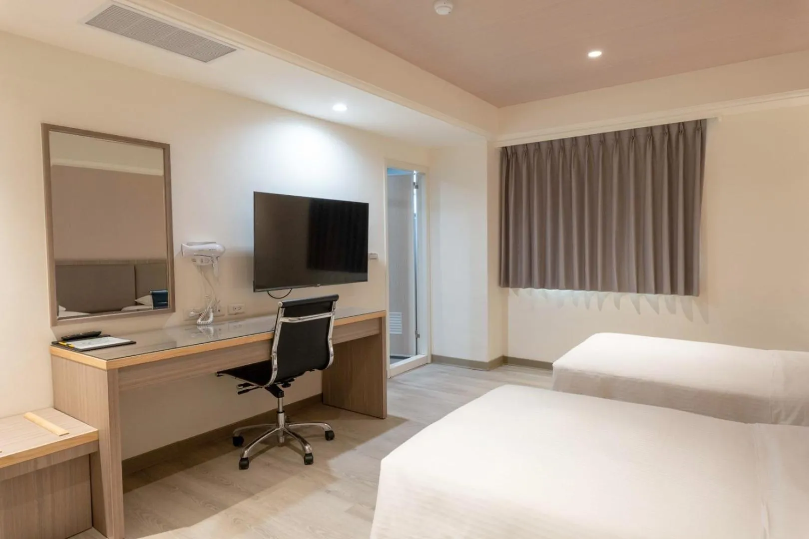 Bed in The Cloud Hotel