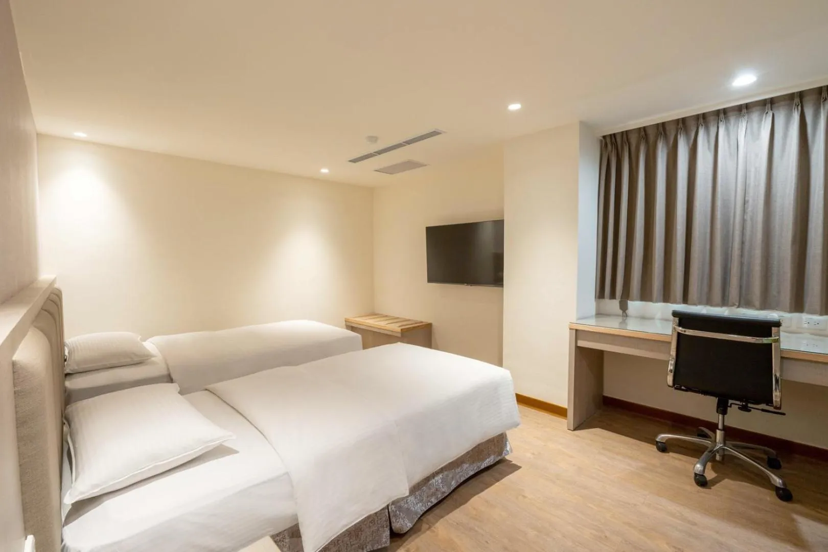 Bed in The Cloud Hotel