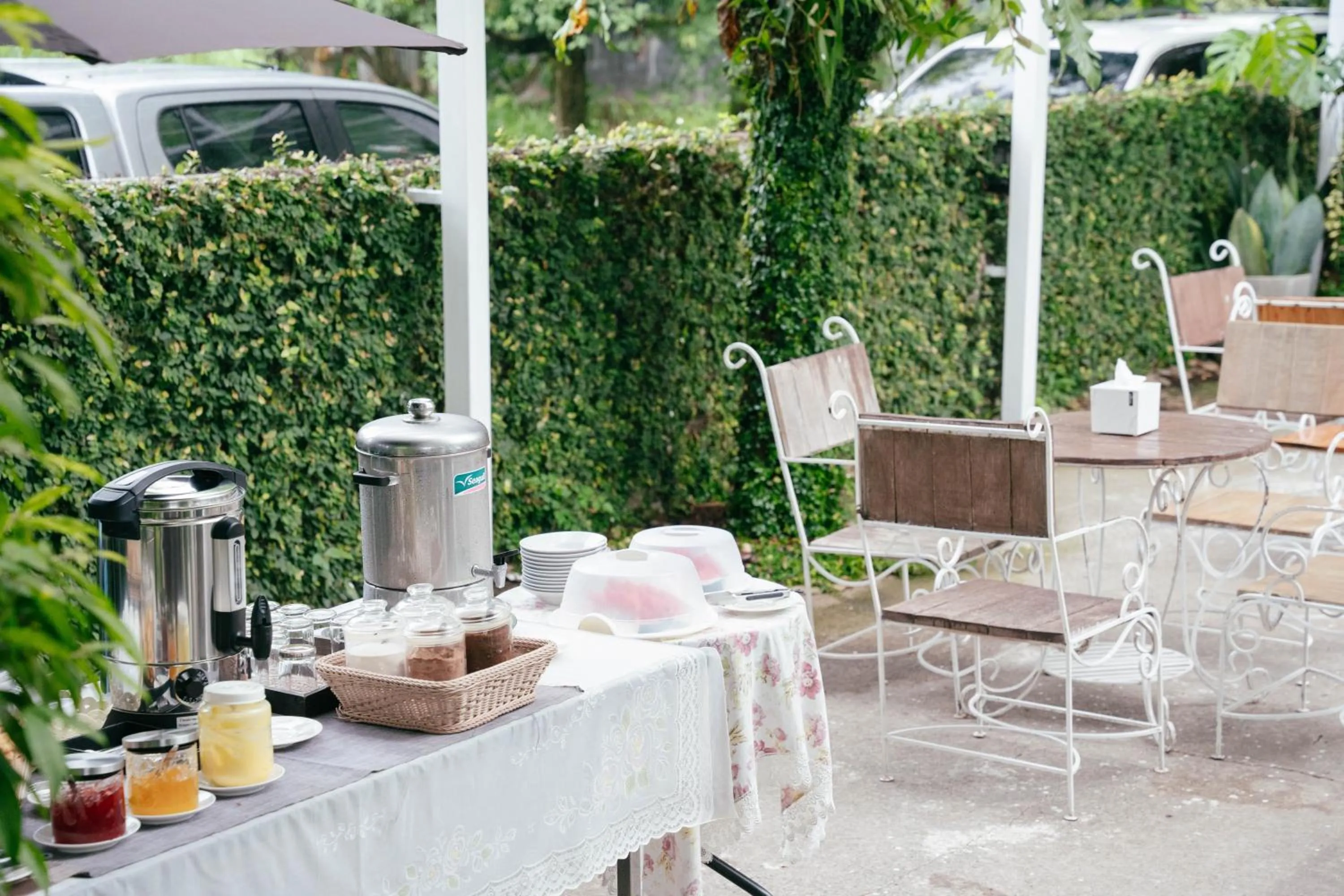 Restaurant/places to eat in The Target Hotel chaingrai