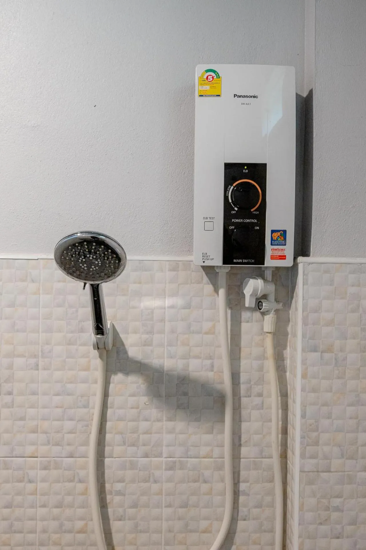 Shower in The Target Hotel chaingrai