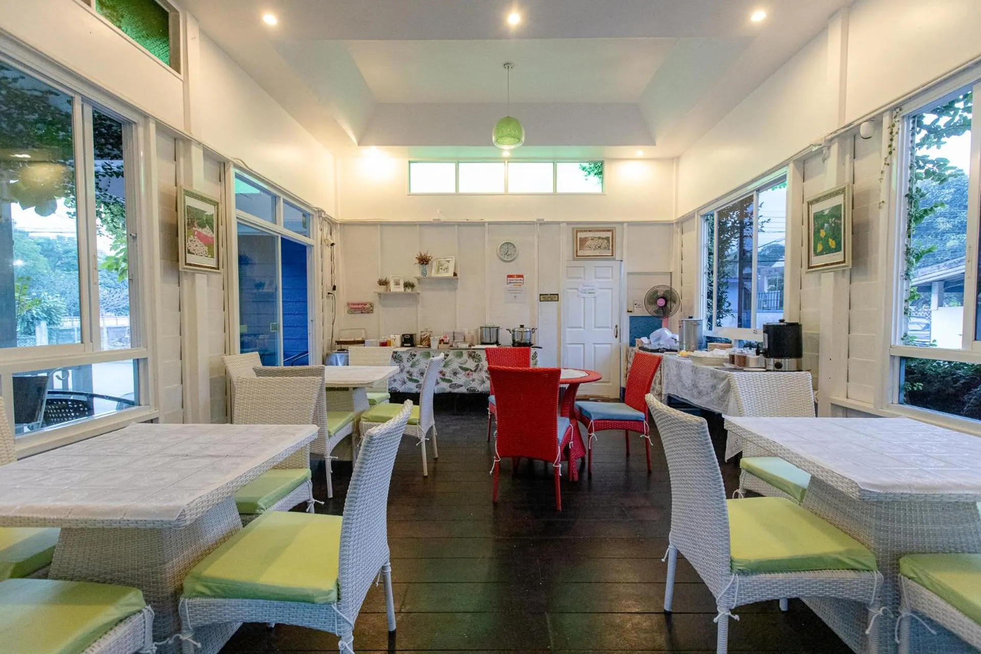 Restaurant/places to eat in The Target Hotel chaingrai