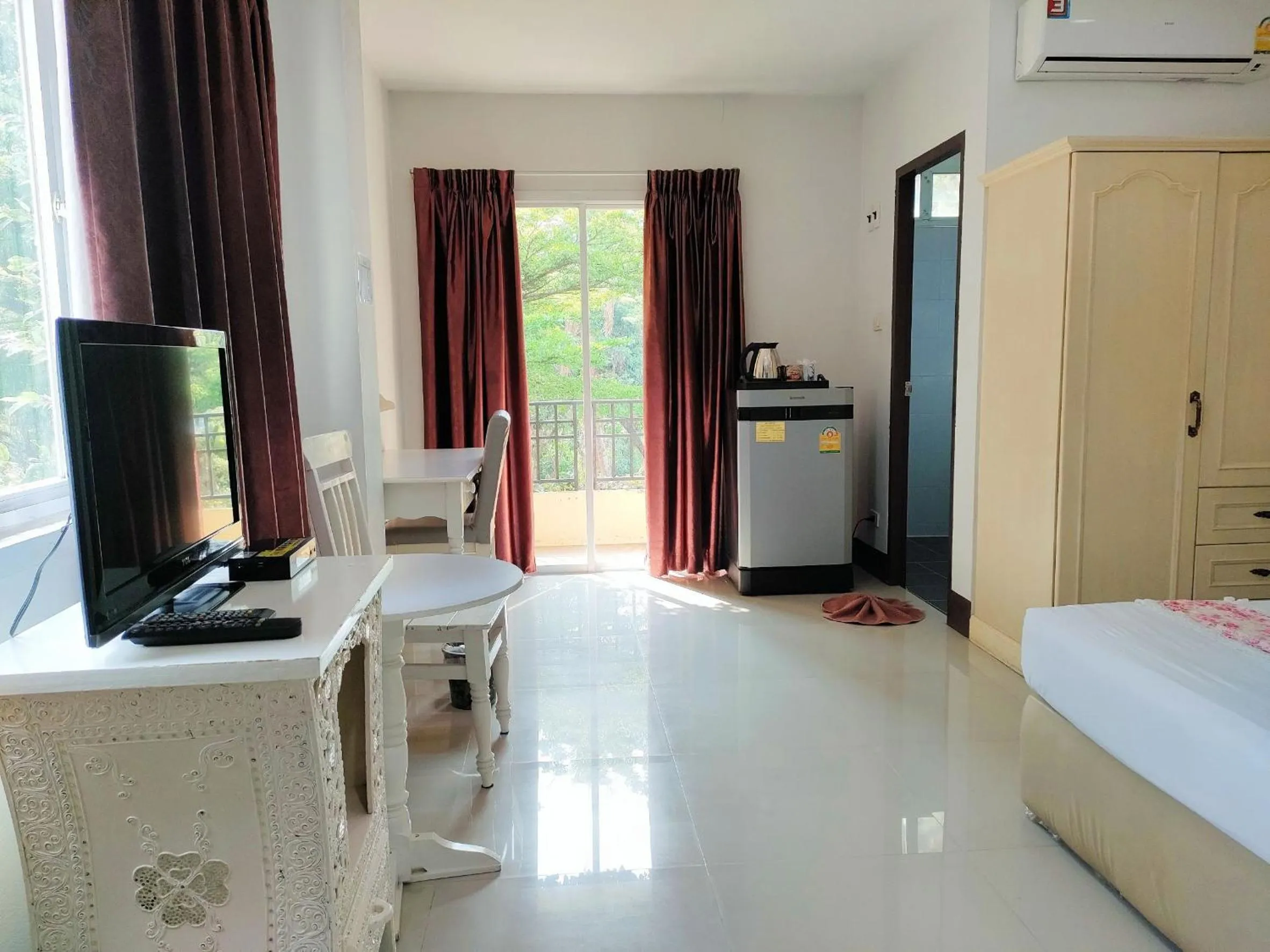 Balcony/Terrace, Bed in The Target Hotel chaingrai